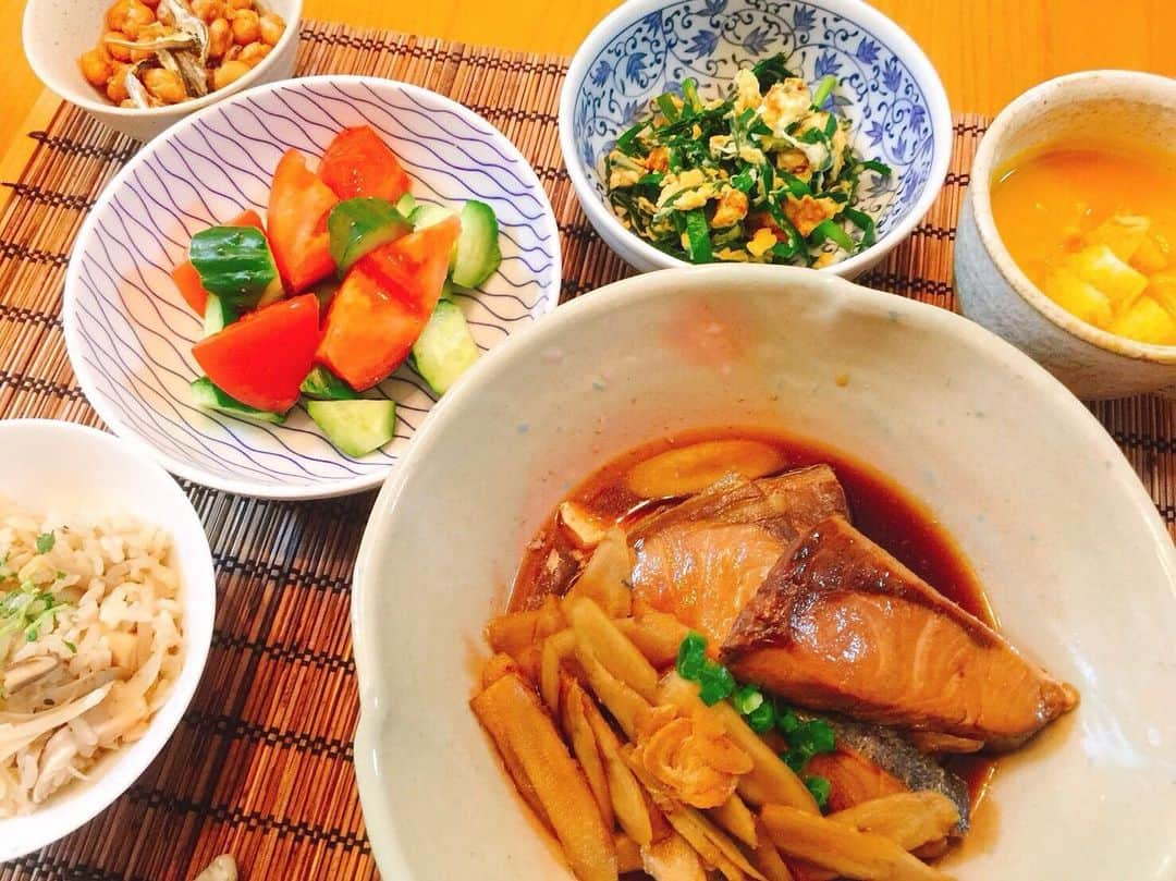 岩本初恵さんのインスタグラム写真 - (岩本初恵Instagram)「今日は仕事で 沖縄 お腹いっぱい 食べて  コロナはただの風邪 そう暗示かけて 行って来まーす  今たくさんの方からも 好評いただいているYouTube はっちゃんアカデミー  23年前の勉強会の 内容を分かりやすく 動画にして アップしております  インターネットから はっちゃんアカデミーで 検索すると見れますので ぜひみてくださいね  そしてオンラインサロンも 父から学んだ 経営学の動画を 毎週火曜日に アップしております  学び深いサロンとして たくさんの方が 学んで成長して いけたらと願って  たくさんの学びを 配信してますので ぜひ参加してみて下さいね  オンラインサロンは インスタのプロフィールの リンクから参加できます^_^  #はっちゃん手作りご飯 #朝ごはん #手料理 #おうちごはん #つくりおき #料理 #手作り #献立 #グルメ #美味しい #料理好き #クッキング #レシピ #オンラインサロン #健康料理 #野菜 #常備菜 #幸せのバトン #五ケ山 #ユーチューブ #はっちゃんアカデミー #yum #cooking #food #foodstagram #morning #happy #youtube #youtuber」3月16日 7時56分 - hatsue_iwamoto