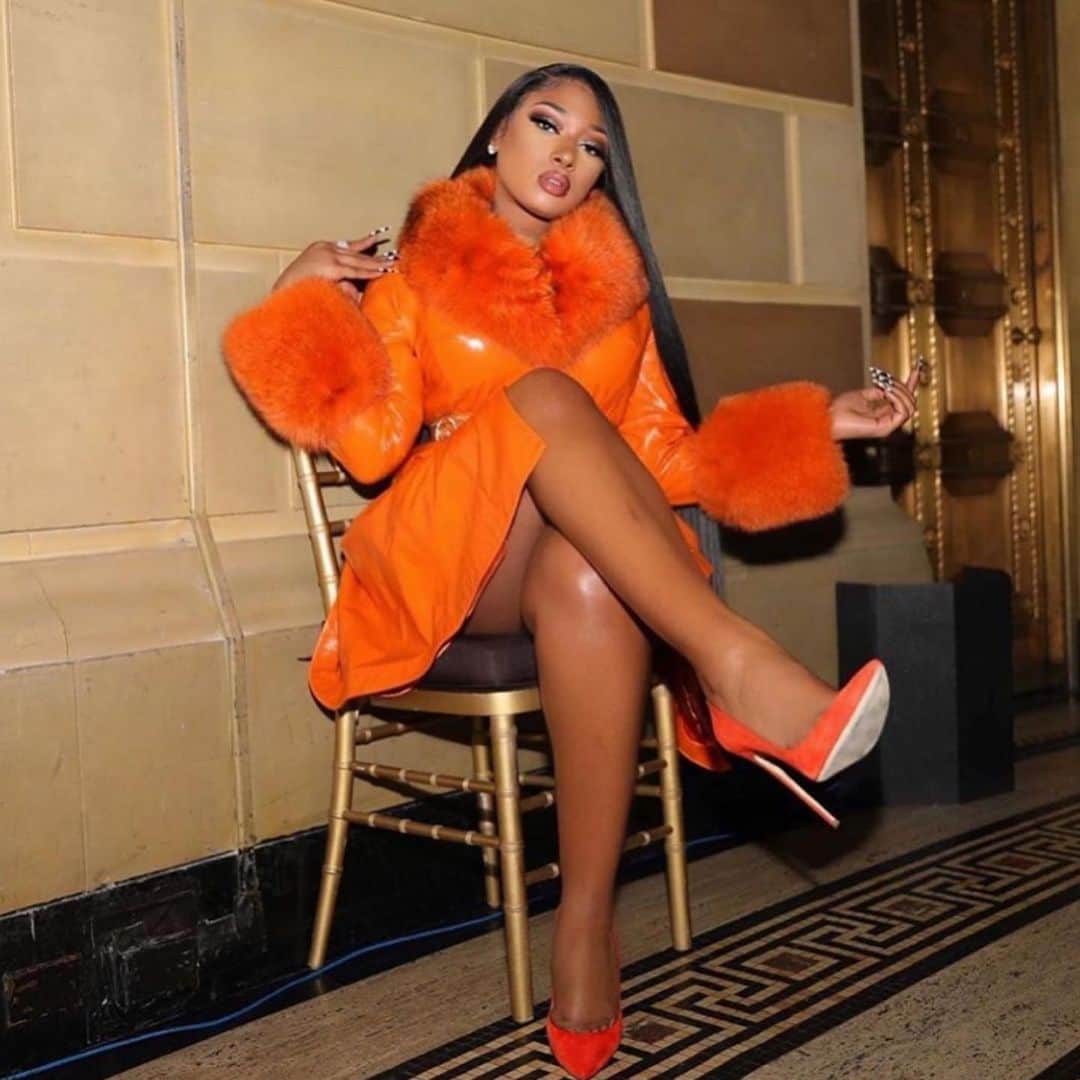ブライアンアトウッドさんのインスタグラム写真 - (ブライアンアトウッドInstagram)「Orange Crush!!!! @theestallion looking 🔥 in my Orange suede FM pumps 🧡🧡🧡🧡🧡 #fmpumps #orange #hotgirlmeg🔥#onluforthebrave #130mm #sickshoes #fashion #brianatwood」3月16日 8時29分 - brian_atwood