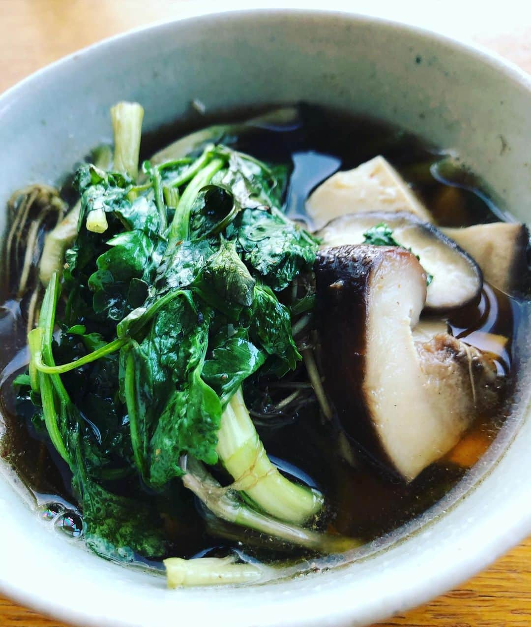 青木さやかさんのインスタグラム写真 - (青木さやかInstagram)「朝のスープをのせるブーム #豚肉せり豆腐しいたけの生姜いっぱい醤油味スープ」3月16日 9時26分 - sayaka___aoki