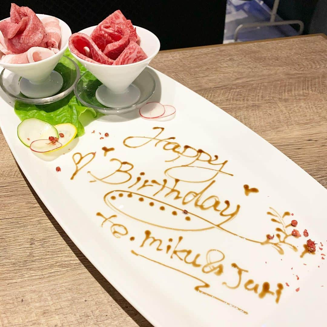 mikuuun8のインスタグラム：「今年もありがとう🥰ちょっと早めのお誕生日祝いをしてもらいました~🎂優しいね😢」