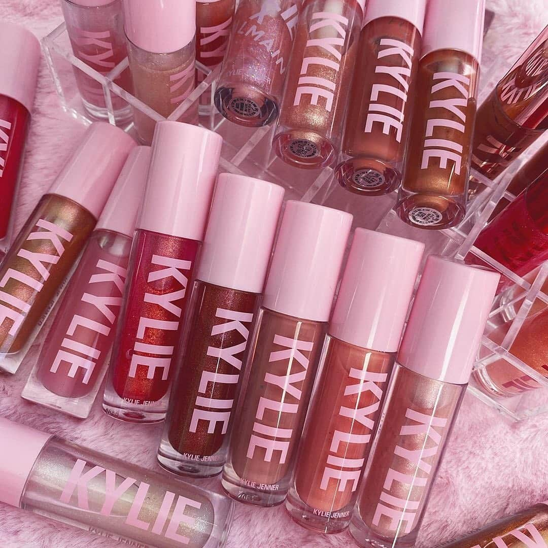 Kylie Cosmeticsさんのインスタグラム写真 - (Kylie CosmeticsInstagram)「forever dreaming of high glosses ✨ pic by @aalexisbeauty」3月16日 10時23分 - kyliecosmetics