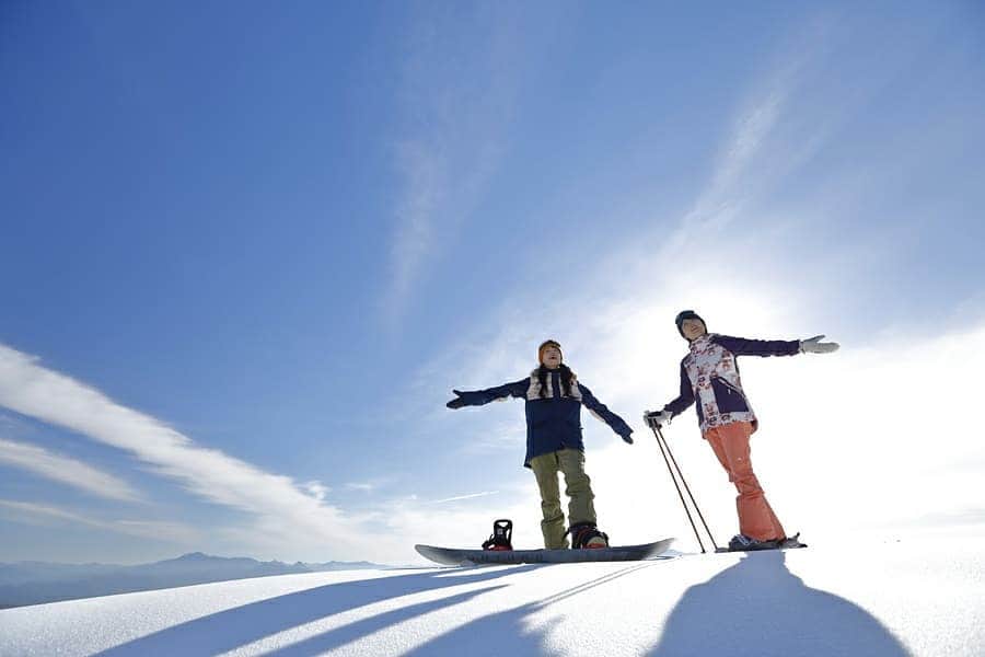 三宅裕子さんのインスタグラム写真 - (三宅裕子Instagram)「#サンメドウズ清里スキー場 #CM 出演中⛄ >>>>スワイプしてね♡ *.゜｡:+*.゜｡:+*.゜｡:+*.゜ ウィンターシーズン残り少なくなってきました！ 今年は #雪不足 ですがサンメドウズ清里スキー場は人工雪なので安心して滑ることができます❄ 手ぶらで行けちゃうお得なプランもあるのでぜひチェックしてみてください✨  @sunmeadows3302 *.゜｡:+*.゜｡:+*.゜｡:+*.゜*.゜｡:+*.゜｡:+*.゜｡:+*.゜ #スキー #雪女子 #スノボ #wintersports  #山梨県 #yamanashi」3月16日 10時26分 - yuko_miyake