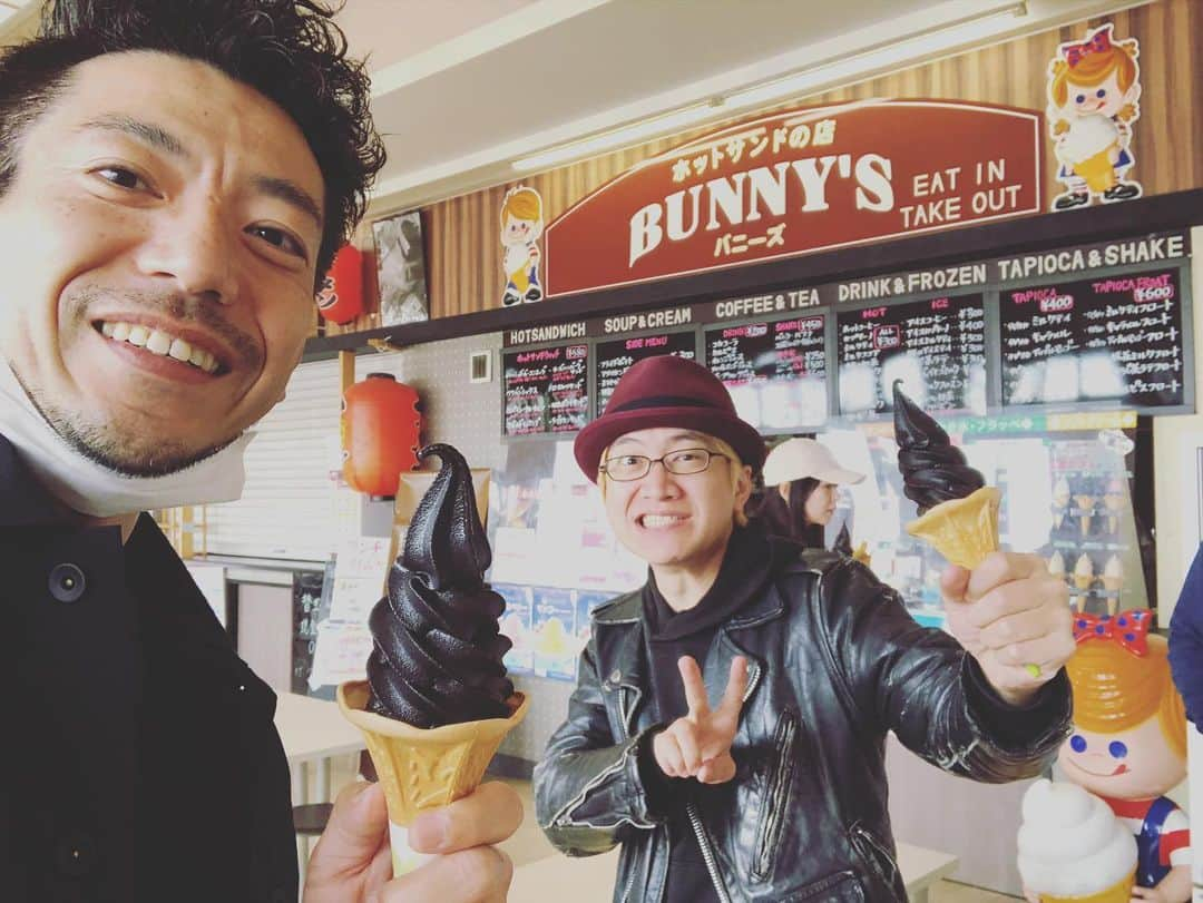 森慎太郎さんのインスタグラム写真 - (森慎太郎Instagram)「まずは、いとだの道の駅で石炭ソフト。何ご飯だ？ #モリ友  #田川市 #石炭ソフト #いとだ道の駅」3月16日 11時05分 - doburockmorishintaro