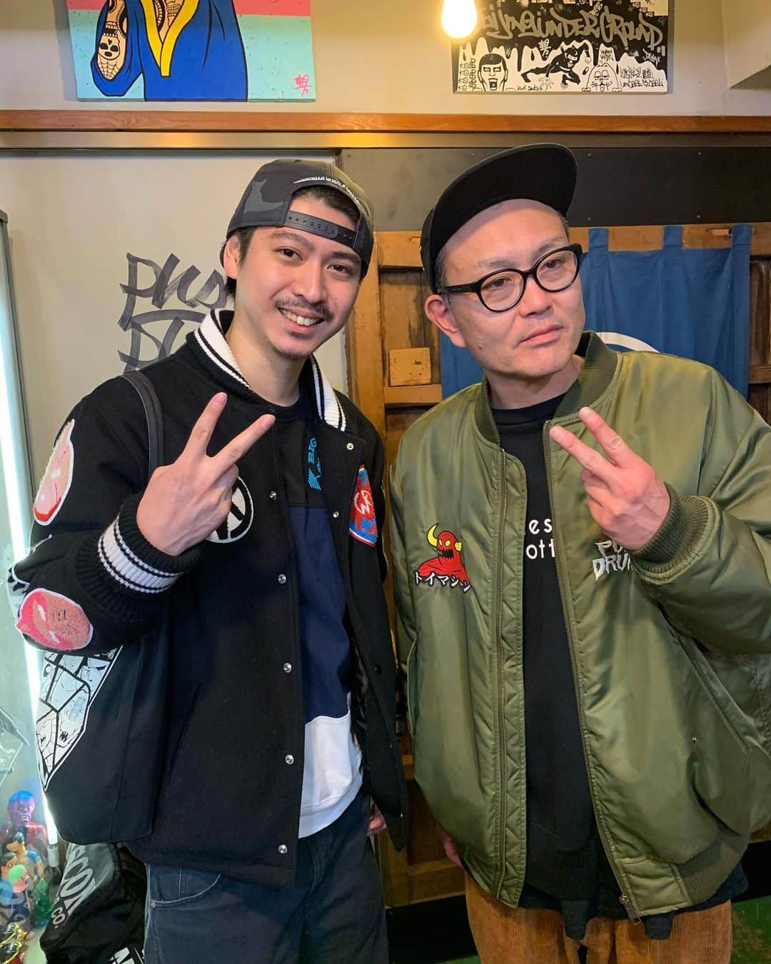 横山涼のインスタグラム：「先日、#PUNKDRUNKERS さんの展示会にお邪魔させていただきました。 代表の里見さんともお写真撮って頂き、感無量です。 #パンクドランカーズ  #ojisun #鷹の爪」