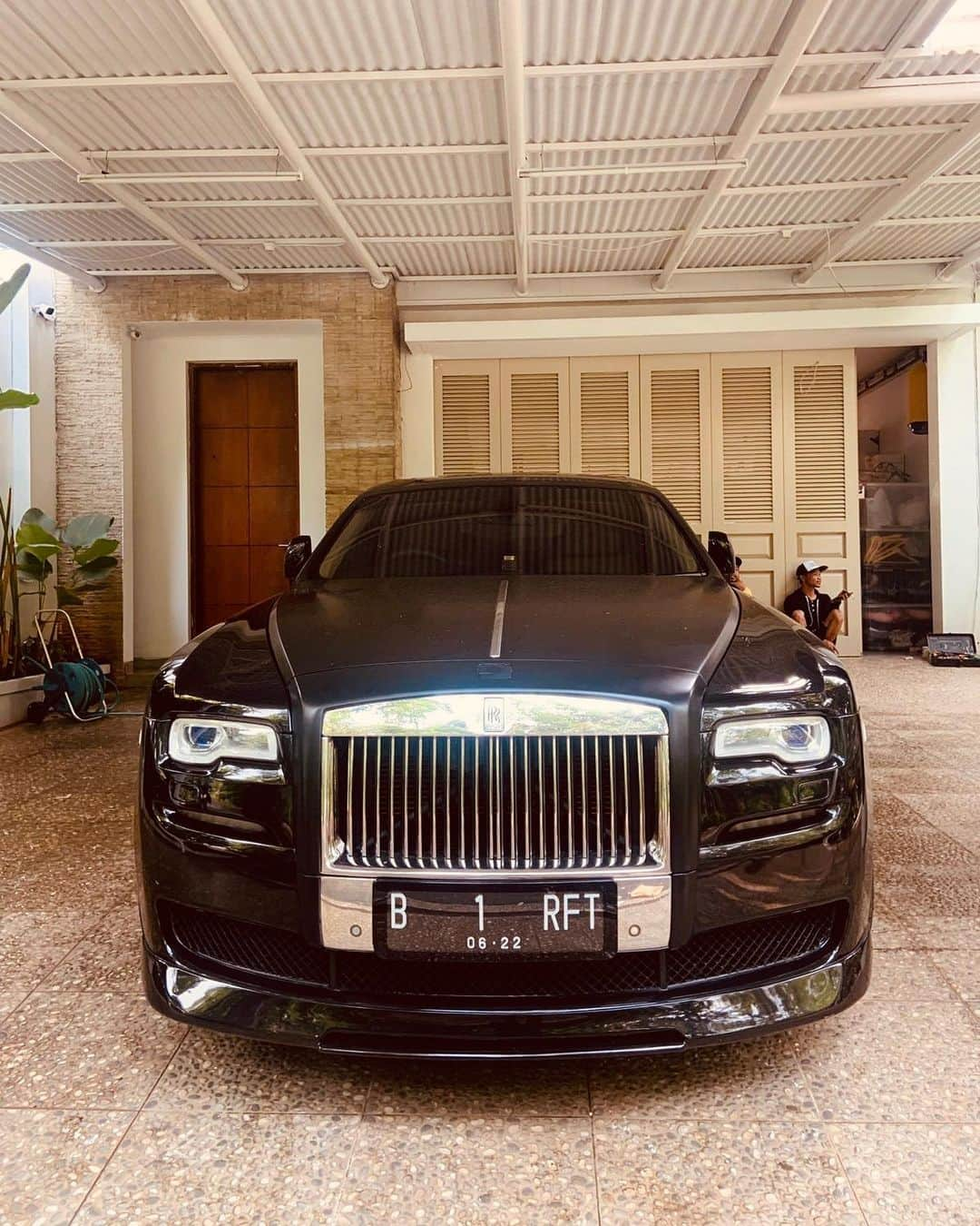 Raffi Ahmadさんのインスタグラム写真 - (Raffi AhmadInstagram)「Welcome Home My Beast ❤️ Sudah rapih amat mobilnya sekarang 🙏⭐️」3月16日 11時39分 - raffinagita1717