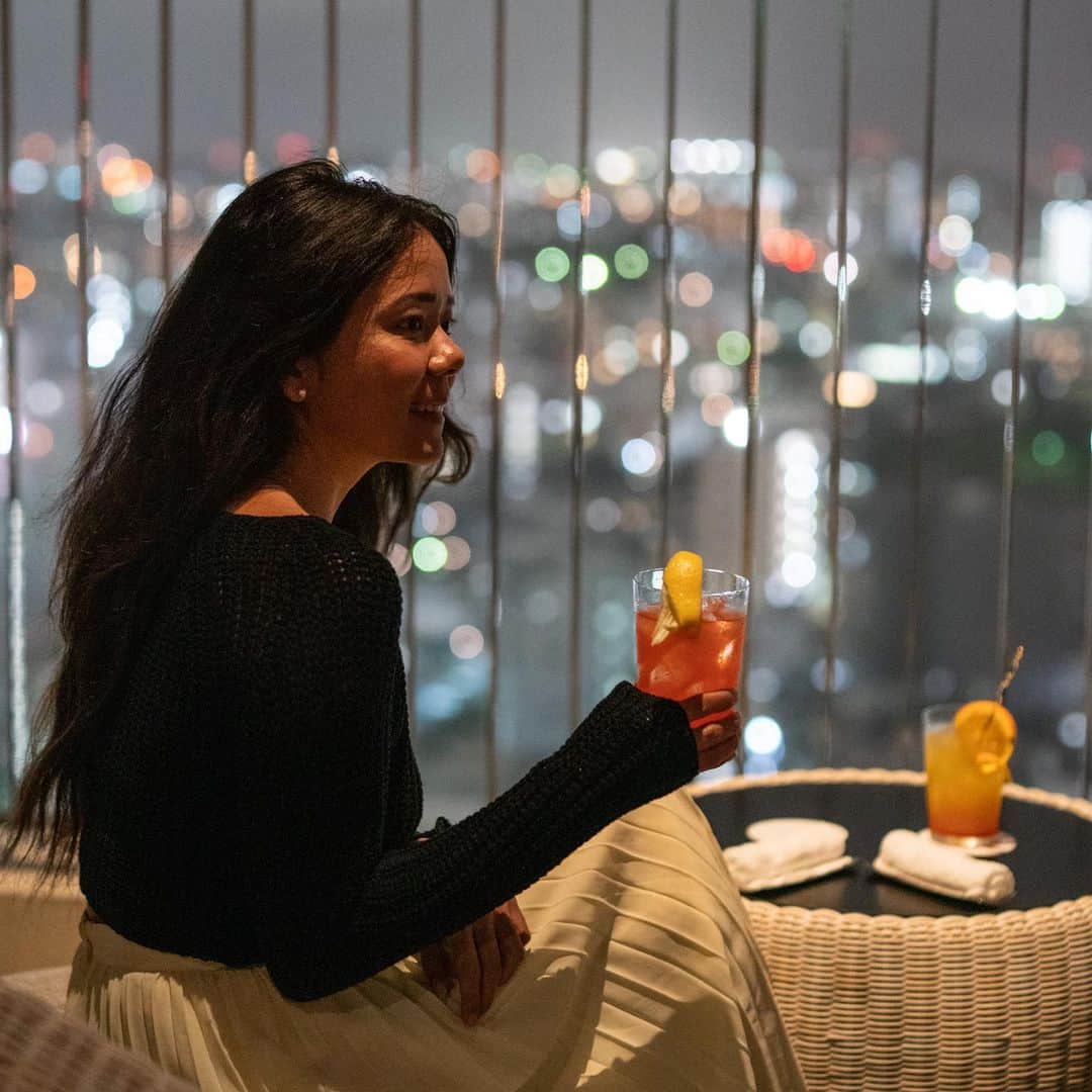 Hyatt Regency Naha Okinawaさんのインスタグラム写真 - (Hyatt Regency Naha OkinawaInstagram)「Catch up with a friend over cocktails at ”the bar” on the 18th floor🌙🍸」3月16日 22時42分 - hyattregencynahaokinawa