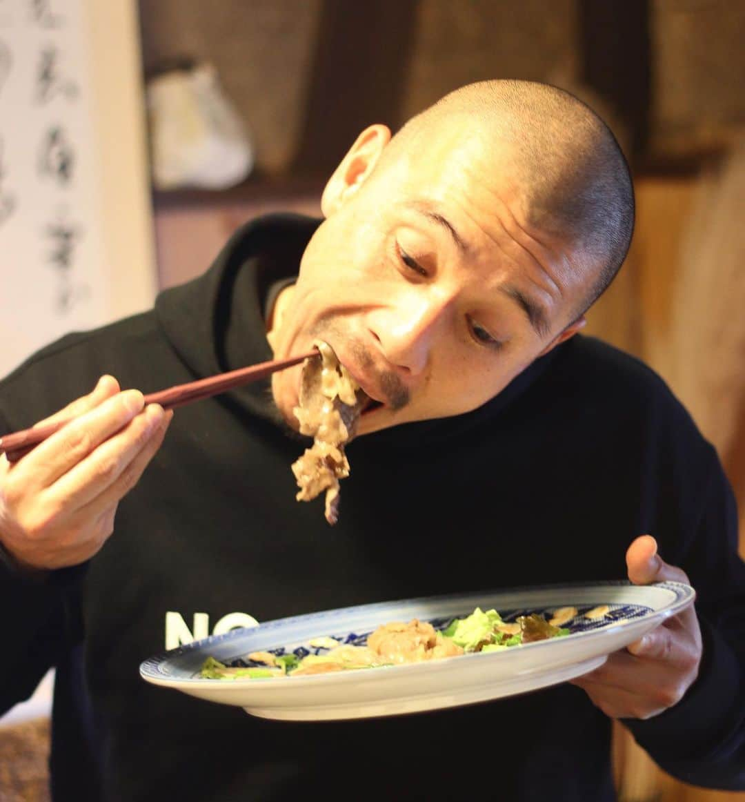 藤田裕樹さんのインスタグラム写真 - (藤田裕樹Instagram)「食べる前100点、食べる瞬間28点。笑﻿ ﻿ ﻿ #福島県石川町﻿ #はちみつ牛﻿ #石川はちみつ牛　﻿ #はちみつを牛に飲ましてる　﻿ #ストレスが軽減されて　﻿ #脂が甘くなる　﻿ #甘いものでリラックスするのは　﻿ #人間も牛も同じ　﻿ #農泊　﻿ #農園カフェやい子ばぁちゃん ﻿ #近藤岳登　﻿ #元Jリーガー　﻿ #陽キャ　﻿ #世界平和」3月16日 21時13分 - fujiboy0730