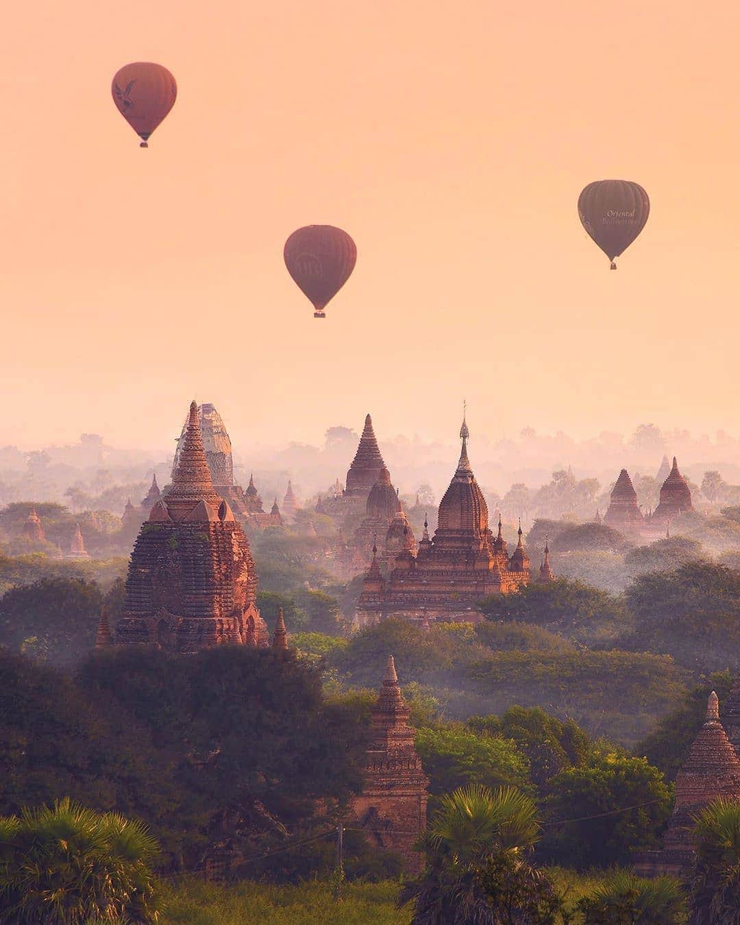 BEAUTIFUL DESTINATIONSさんのインスタグラム写真 - (BEAUTIFUL DESTINATIONSInstagram)「Iconic hot air balloons above the mist in Bagan. ❤️ Bagan is an ancient city and a UNESCO World Heritage Site located in the Mandalay Region of Myanmar. 🌅 Have you heard of it before? (📸: @donaldhyip 📍: Bagan, Myanmar)」3月16日 21時19分 - beautifuldestinations