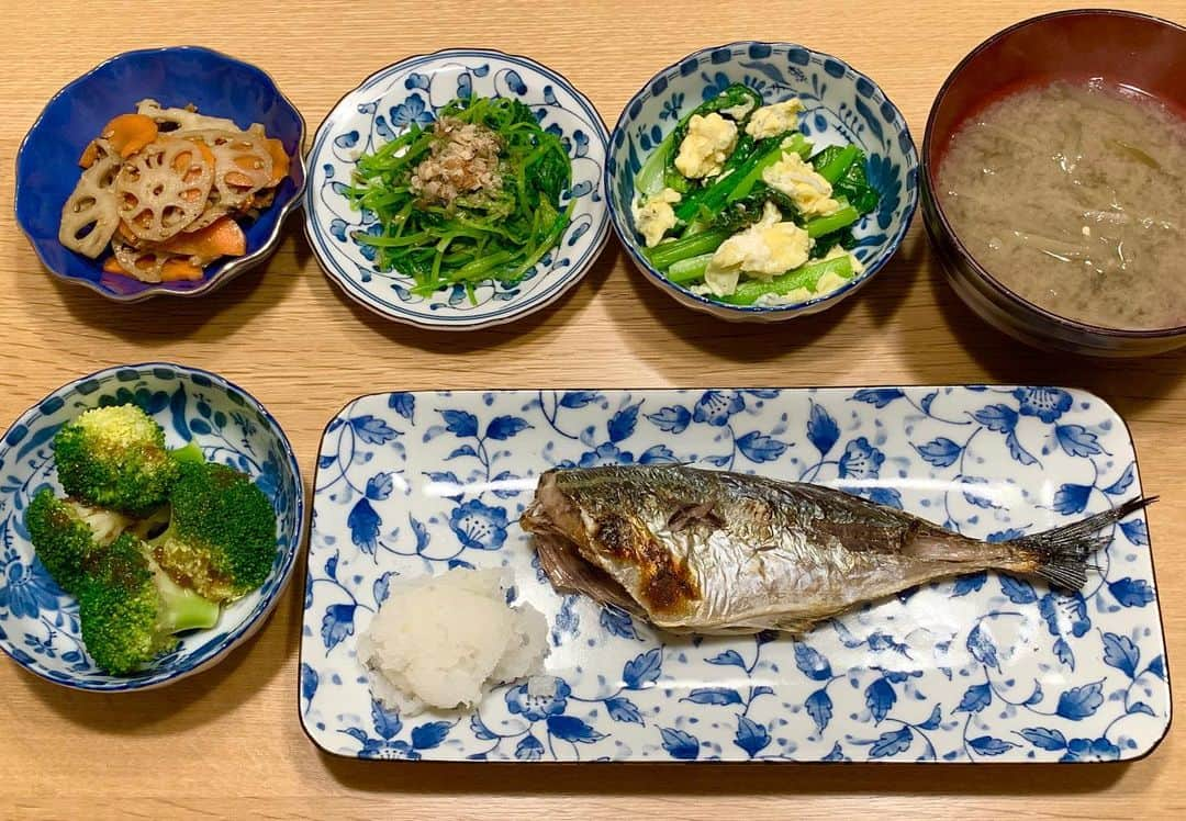 桜井未来さんのインスタグラム写真 - (桜井未来Instagram)「残り物小鉢を選べるご飯の日🐟🍙（笑） ・ ・ ・ #女の子ママ #ママ #baby #ママ友募集 #赤ちゃんのいる生活 #ママサークル #ママイベント #ママ会 #都内ママ #ベビスタグラム #mamagirl #ベビフル #コドモダカラ #コドモノ #ママリ #親バカ部 #新米ママ東京部 #ベビモ #みきてぃー食堂 #料理 #手作り料理 #魚料理」3月16日 21時26分 - miki.sakurai0214