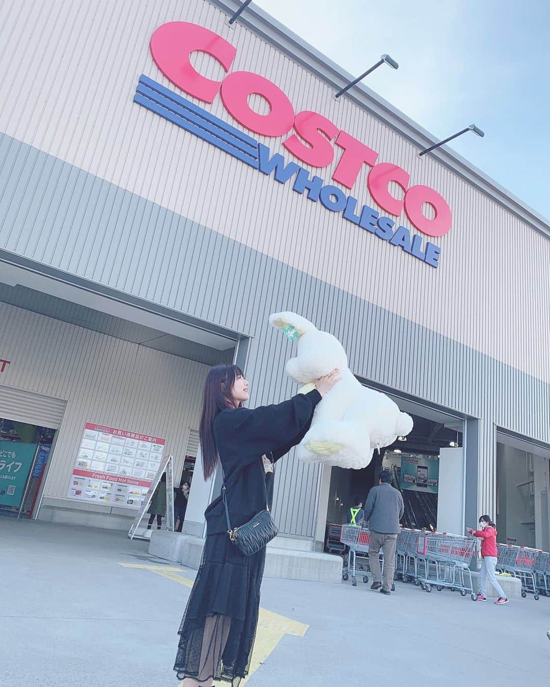 高橋みおさんのインスタグラム写真 - (高橋みおInstagram)「🐇 、 初めてのCostco⌖ 、 このウサギさん自立して座るんだよ〜可愛い 、 、 #costco #costcojapan #costcobear #コストコくま #コストコ購入品 #コストコ #コストコ大好き」3月16日 21時32分 - miochin052