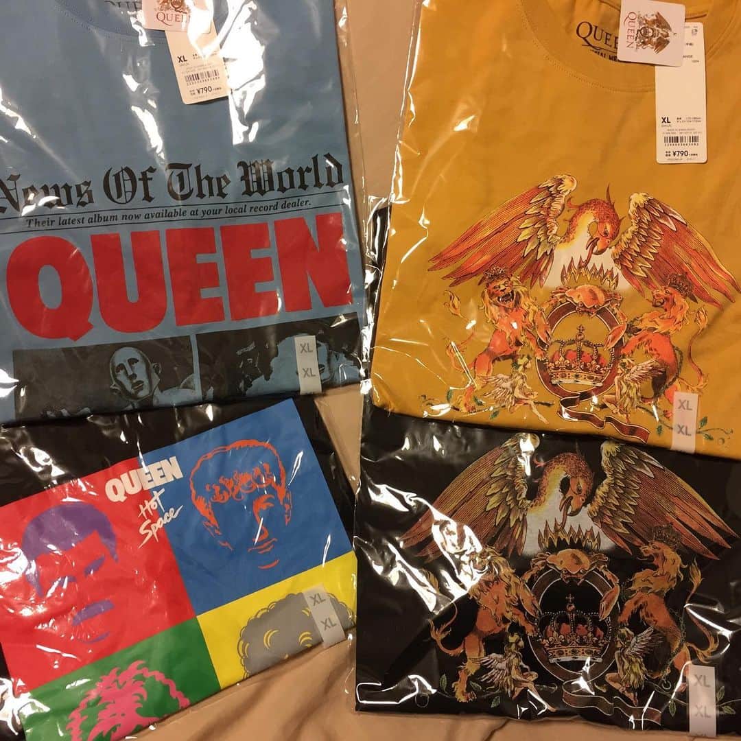 加藤賢崇さんのインスタグラム写真 - (加藤賢崇Instagram)「今日から発売になったguの Queen Tシャツ！ 朝から行って買ってきました！ 開店と同時に買って他のは男はぼくだけだったかな。ロック奥さんみたいな女子はけっこういました。4枚で3500円くらい。ライブ会場だと1枚の値段やね。  2001年宇宙の旅も安くなったから2枚かったよ。  #gu #queen  #2001aspaceodyssey」3月16日 21時35分 - kenso1978