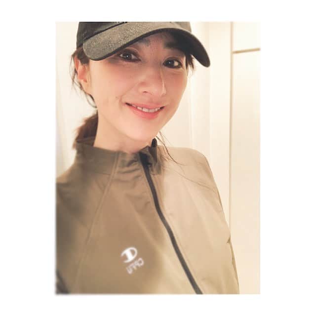 前田ゆかのインスタグラム：「外に出たら思った以上に寒さがしみました💦 ＊ ＊ 娘と一緒にジョギング2日目。 運動不足を解消したーーい😅  #run #jogging #sports  #動きたいから一緒に」