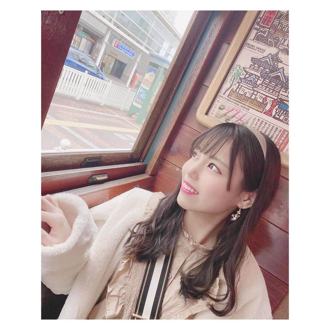 岩田陽菜さんのインスタグラム写真 - (岩田陽菜Instagram)「初めて、#坊っちゃん列車　に乗ったよ〜☺️✨﻿ ﻿ この日の服は﻿ ﻿ #outer #cecilmcbee﻿ #tops #niceclaup﻿ #skirt #techichi﻿ #bag #marcjacobs﻿ ﻿ です〜😚﻿ ﻿ ﻿ ﻿ #船#旅行#瀬戸内海汽船#松山#愛媛#愛媛旅行#列車#カチューシャ#イヤリング#コーデ#ヘアアレンジ#巻き髪」3月16日 22時18分 - hina_naso_stu48