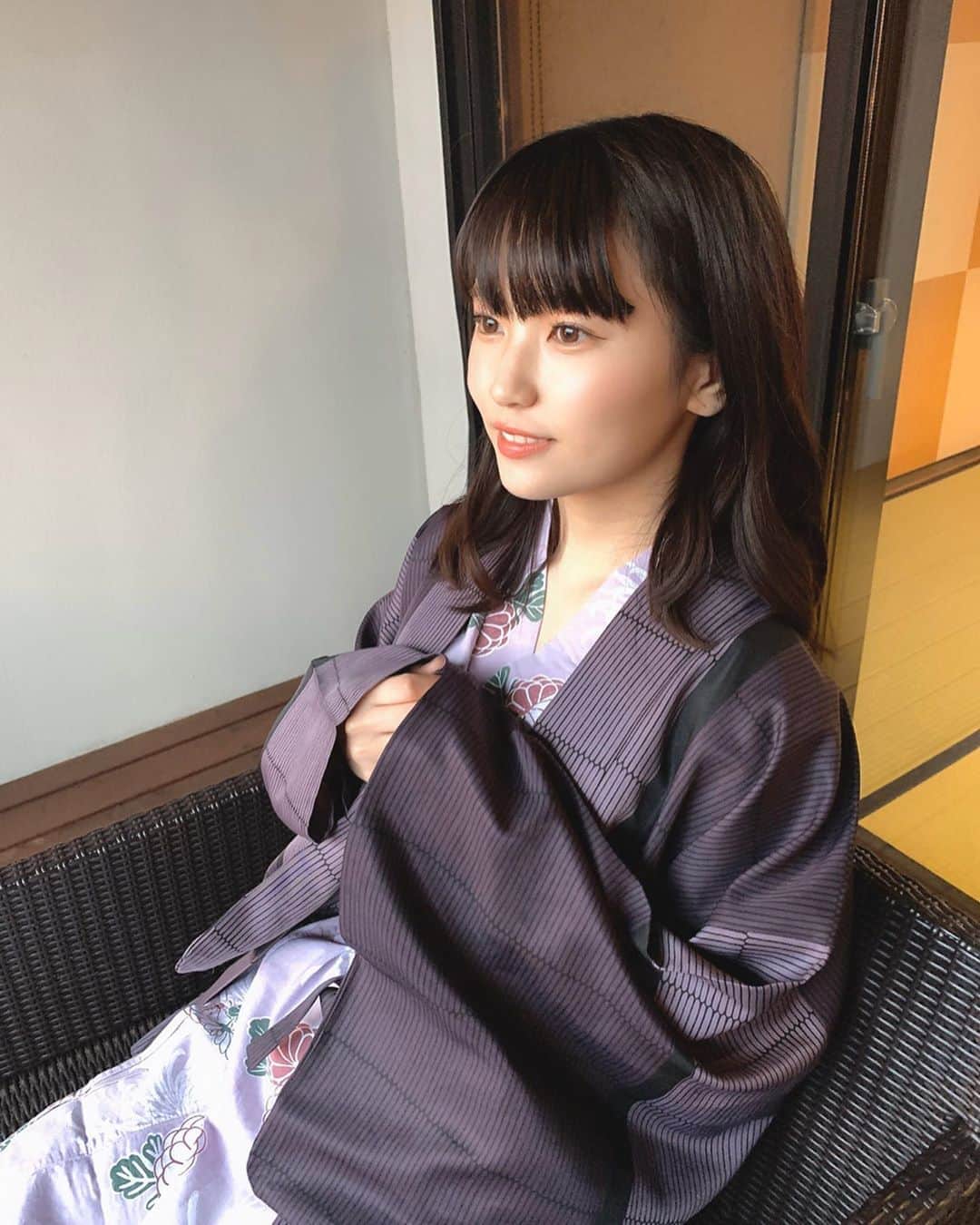 のインスタグラム：「白飛びしちゃったけど お団子とおろしてるのどっちがすきー？ ・ ・ ・ #温泉 #♨️ #浴衣 #👘 #お団子ヘア #巻き髪 #他撮り #紫 #japanesegirl #idol #followme」