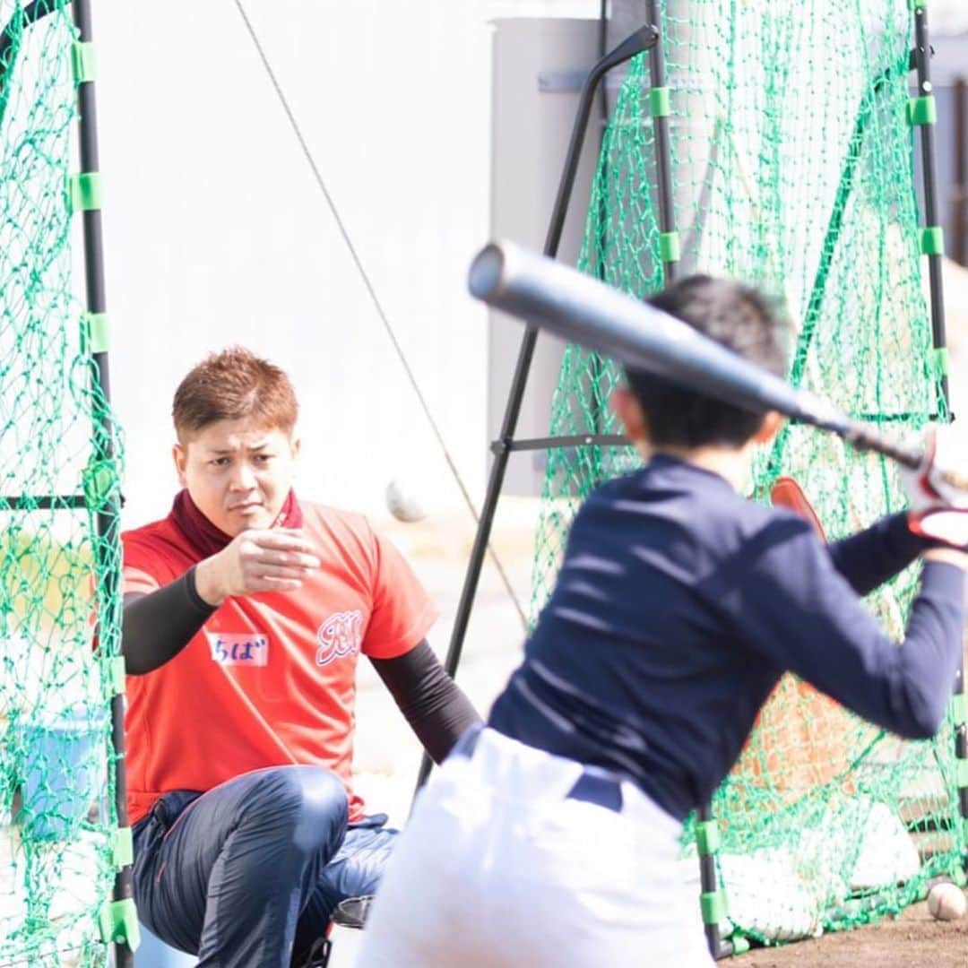 一場靖弘さんのインスタグラム写真 - (一場靖弘Instagram)「#千葉#松戸#馬橋#野球教室#アカデミー#一場靖弘#レッドストロングス松戸#体験会  先日、行われましたレッドストロングス松戸の体験会に約30名程集まりました✨ 参加して頂いた方、本当にありがとうございます🙇🏻‍♂️ 僕はレッドストロングス松戸のヘッドコーチでもあり、アカデミーの塾長でもあります👍チームで野球をやりたい子供達、上手くなりたい、ピッチャーをやってみたい、身体を動かしたい等、理由は何でも構いません。スクール生になれば練習場が空いてれば好きに使う事も可能です✨ 3/29(日)にも体験会はありますので興味がある方は参加してみて下さい💪」3月16日 13時51分 - yasuhiro.ichiba