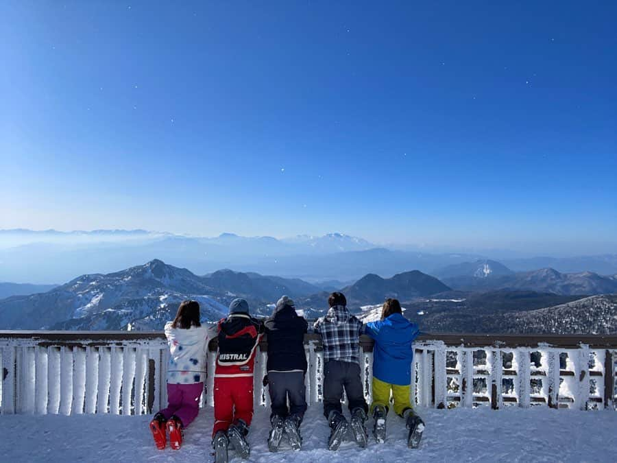 髙津奈々さんのインスタグラム写真 - (髙津奈々Instagram)「山の向こうにもずっと山⛰ #20200312 #2307mtyokote #横渋2020 #shigakogen #clubteamstyle1」3月16日 13時55分 - nanatakatsu