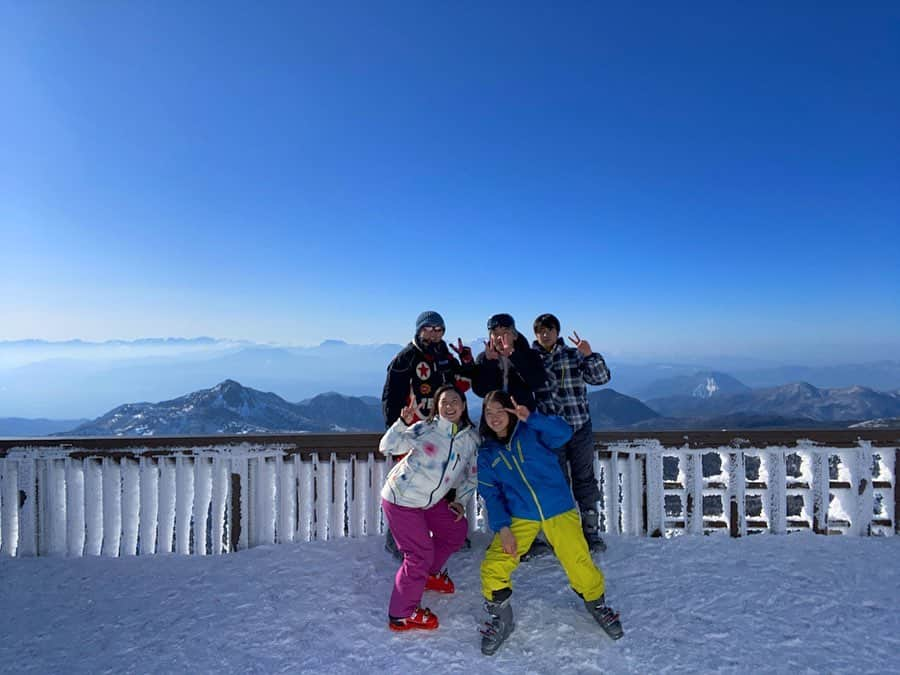 髙津奈々さんのインスタグラム写真 - (髙津奈々Instagram)「山の向こうにもずっと山⛰ #20200312 #2307mtyokote #横渋2020 #shigakogen #clubteamstyle1」3月16日 13時55分 - nanatakatsu