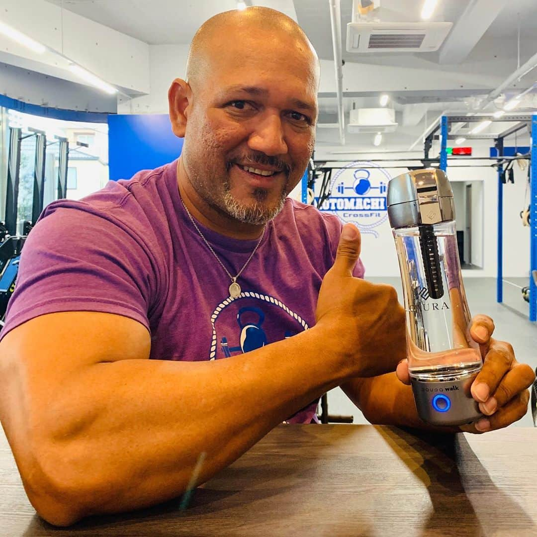 アレックス・ラミレスさんのインスタグラム写真 - (アレックス・ラミレスInstagram)「Feels great after joining the 10am class @crossfitmotomachi today drinking @hydrowater using my @gaurajapan bottle #feels #great #today #drinking #hydrowater #using #my #gaura #bottle」3月16日 14時04分 - ramichan3