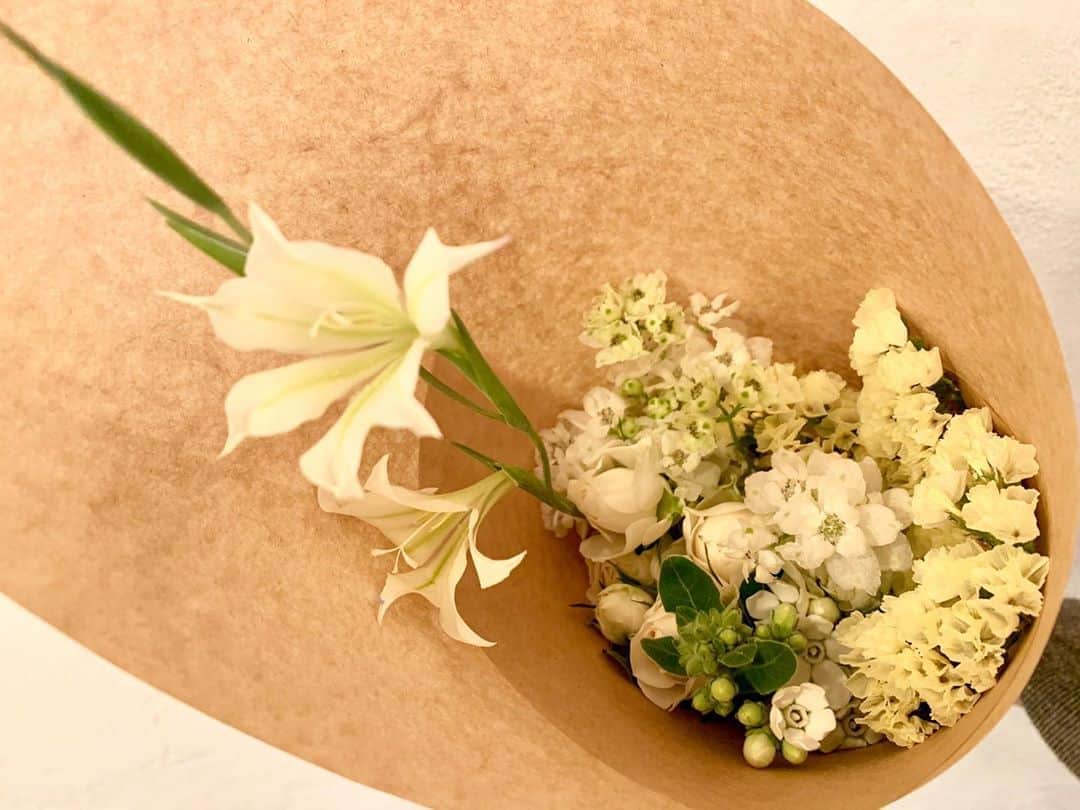 東麻美さんのインスタグラム写真 - (東麻美Instagram)「♡ ・ ・ #white #day #flowers#love#beautiful」3月16日 14時25分 - asamihigashi