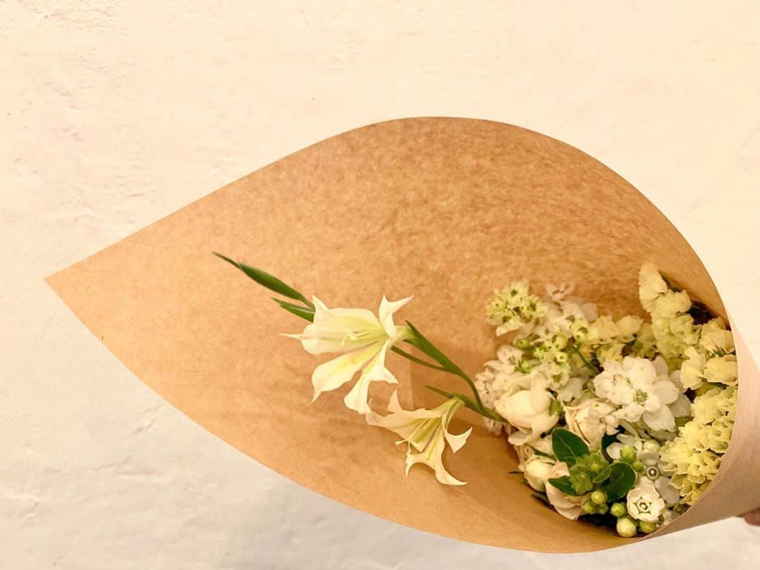東麻美さんのインスタグラム写真 - (東麻美Instagram)「♡ ・ ・ #white #day #flowers#love#beautiful」3月16日 14時25分 - asamihigashi