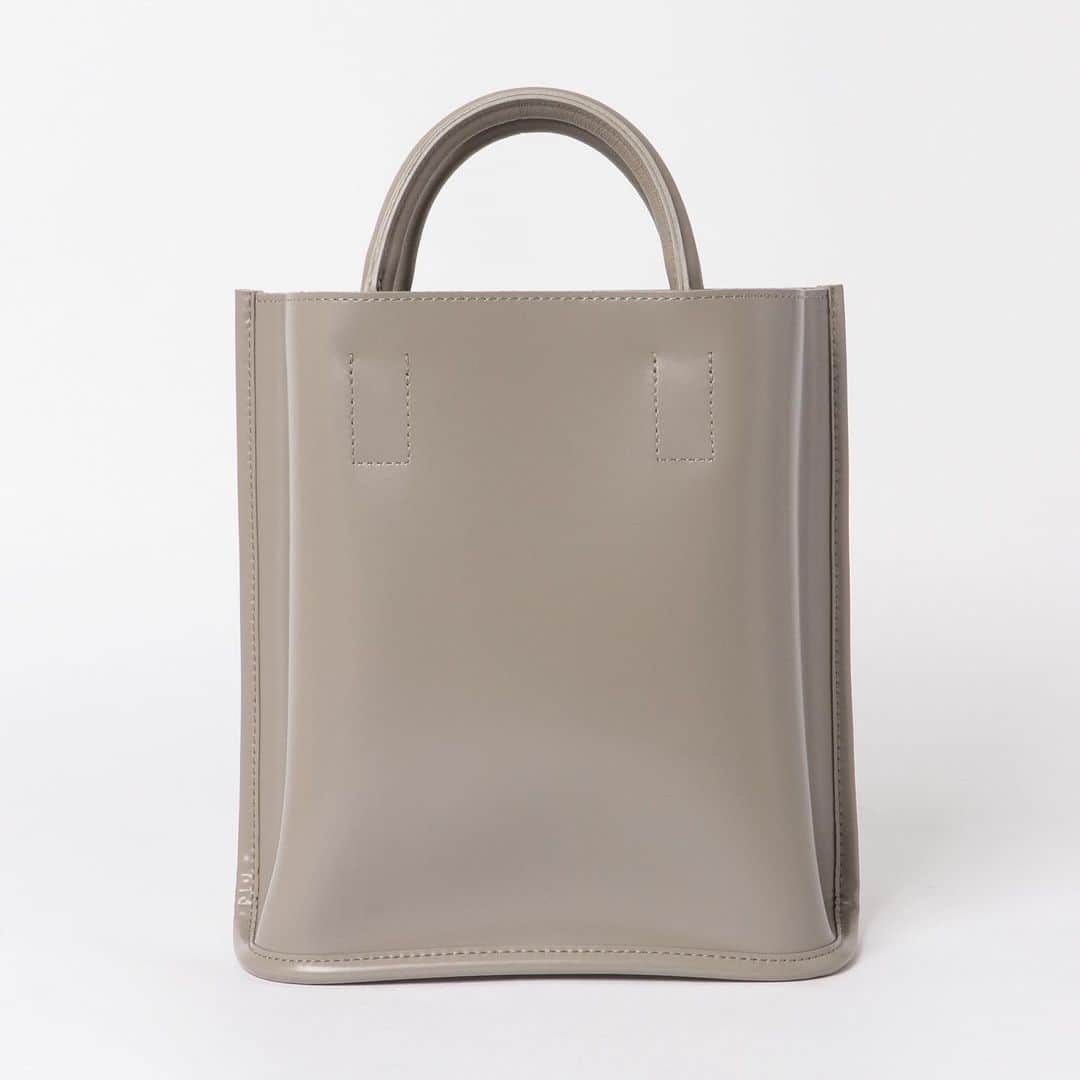 のインスタグラム：「-PIENI-﻿ ﻿ ﻿ 「PIENI/ピエニ」の2020spring/summer collectionがアーバンリサーチ 一部店舗にて販売中！！﻿ ﻿ ﻿ ﻿ □販売店舗□﻿ アーバンリサーチ ﻿ ルミネ新宿店﻿ 表参道ヒルズ店﻿ ルクア イーレ店﻿ 三宮店﻿ オンラインストア﻿ ﻿ ﻿ #PEINI﻿ #ピエニ﻿ #レザーバッグ﻿ #urbanresearch﻿ #アーバンリサーチ ﻿」