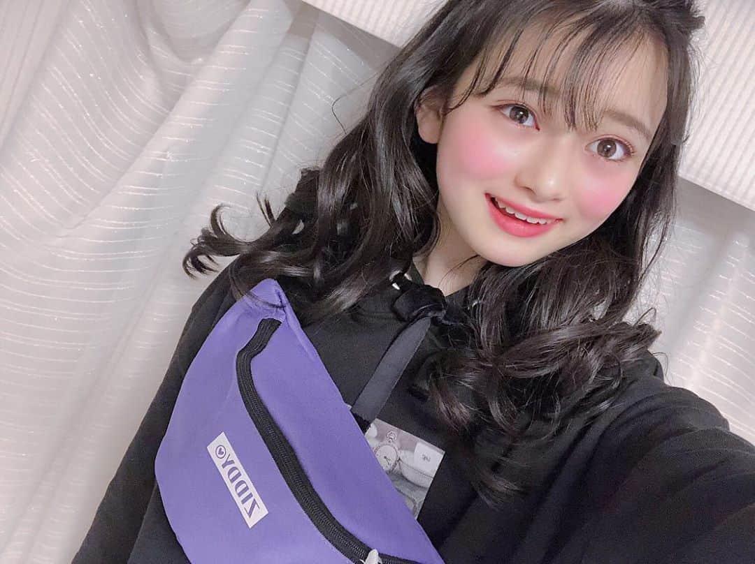 ニコ☆プチのインスタグラム：「プチモのふろくの使い方、今日のプチモは...﻿ ﻿ ﻿ ユナ❤️﻿ ﻿ ﻿ 今回の付録はゆなの大好きなZlDDYのウエストポーチです🎀﻿ 色は今トレンドの紫色で沢山荷物が入るので凄く使いやすいです♡﻿ ゆなはスマホ /コスメ/ メガネ /を入れてるよ✨﻿ このポーチでオシャレになれちゃうからみんなも是非使ってね♥︎﻿ ﻿ ﻿ #ニコプチ﻿ #ニコプチふろく﻿ #プチモのふろくの使い方﻿ #ニコプチふろくのある生活﻿ #付録バッグ﻿ #ジディー﻿ #ZIDDY﻿ #ふろく﻿ #高比良由菜」