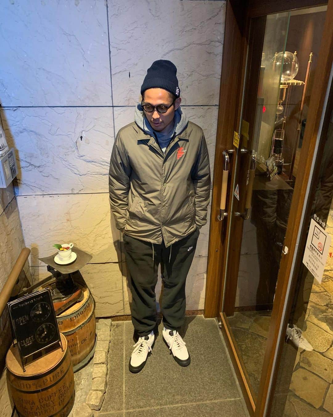 のインスタグラム：「#森脇ファッション 🤣🤣🤣 ・ NIKE Style 👍 ・ ゆる〜い感じで。笑 ・ このスニーカーもめちゃくちゃお気に入り(^^) ・ @nike  #ナイキ  #NIKE  #nike  #ファッション  #NikeStyle  #森脇スタイル  #ナイキコーデ  #私服  #エアフォース  #スニーカー　#カフェ  #時差スタグラム」