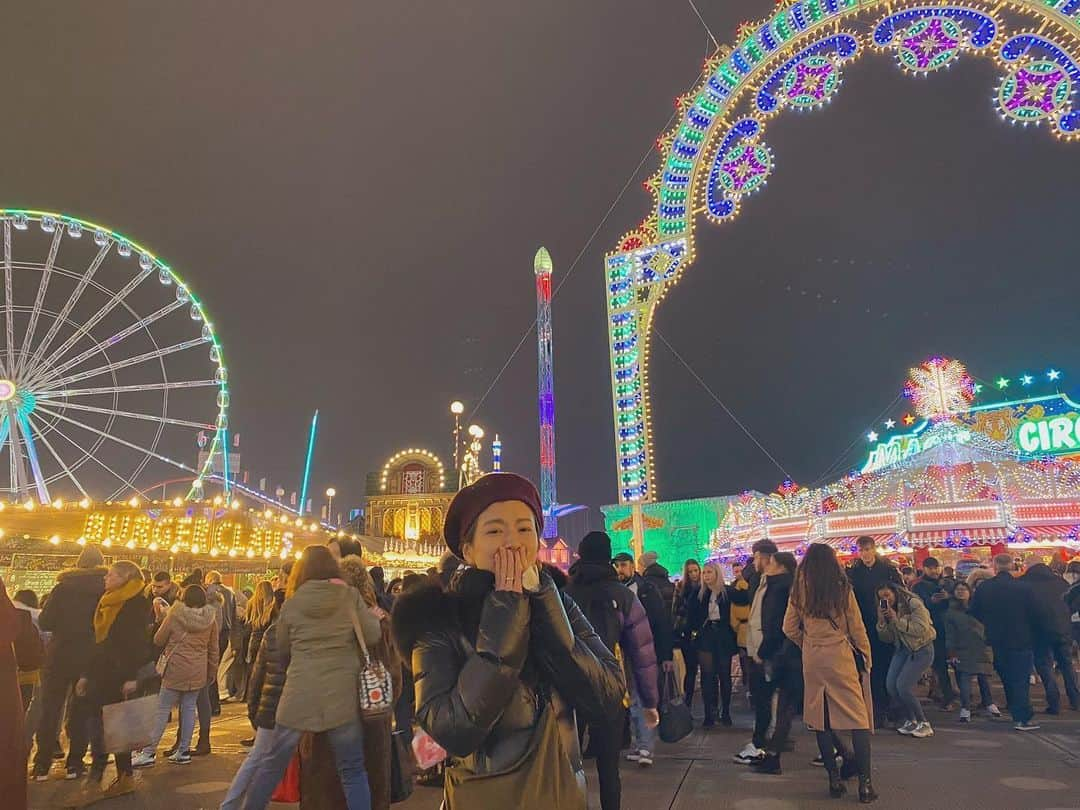 岩崎裕美さんのインスタグラム写真 - (岩崎裕美Instagram)「. 📍Winter Wonderland❄️/ London🇬🇧 . 懐かしい。 寒かったなーウィンターワンダランド！❄️⛄️ . 写真ないけどヌテラ塗りたくられた大量のチュロス 体に悪いけど美味しかったなぁ🍫🤤 さすがの私でも全部食べれなかったが。← ＿＿＿＿＿＿＿＿＿＿＿＿＿＿＿＿＿＿＿＿＿＿＿＿＿ #uk #england #london #trip #travel #british #winterwonderland #winter #park #nightview #英国 #ロンドン #ロンドン旅行 #イギリス #イギリス旅行 #旅行 #ウィンターワンダーランド #遊園地 #夜景」3月16日 14時51分 - hiromi_iwasaki