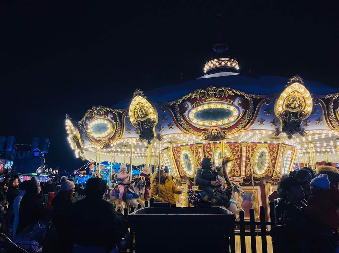 岩崎裕美さんのインスタグラム写真 - (岩崎裕美Instagram)「. 📍Winter Wonderland❄️ /London🇬🇧 . なんか絵みたい🖼😳 ＿＿＿＿＿＿＿＿＿＿＿＿＿＿＿＿＿＿＿＿＿＿＿＿＿ #uk #england #london #trip #travel #british #winterwonderland #winter #park #nightview #英国 #ロンドン #ロンドン旅行 #イギリス #イギリス旅行 #旅行 #ウィンターワンダーランド #遊園地 #夜景 #メリーゴーランド」3月16日 15時00分 - hiromi_iwasaki