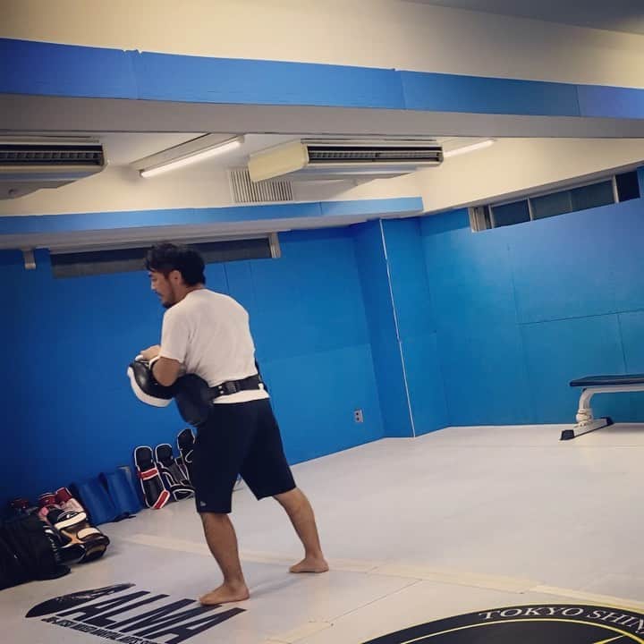 神田穣のインスタグラム：「ウィルスに負けじとトレーニング🔥 前足の蹴りが上手くなってきた気がする…🙄 #格闘技　#総合格闘技　#mma #キックボクシング」