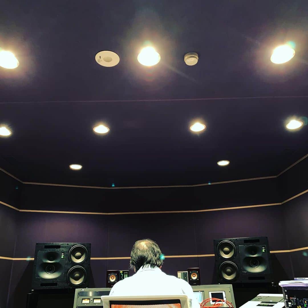 増崎孝司のインスタグラム：「Dimension “31” Mastering アルバムリリースの頃には世の中に楽しい話題が少しでもあると良いな 5月頭リリースの"31"、宜しくお願いします #frair #mastering」