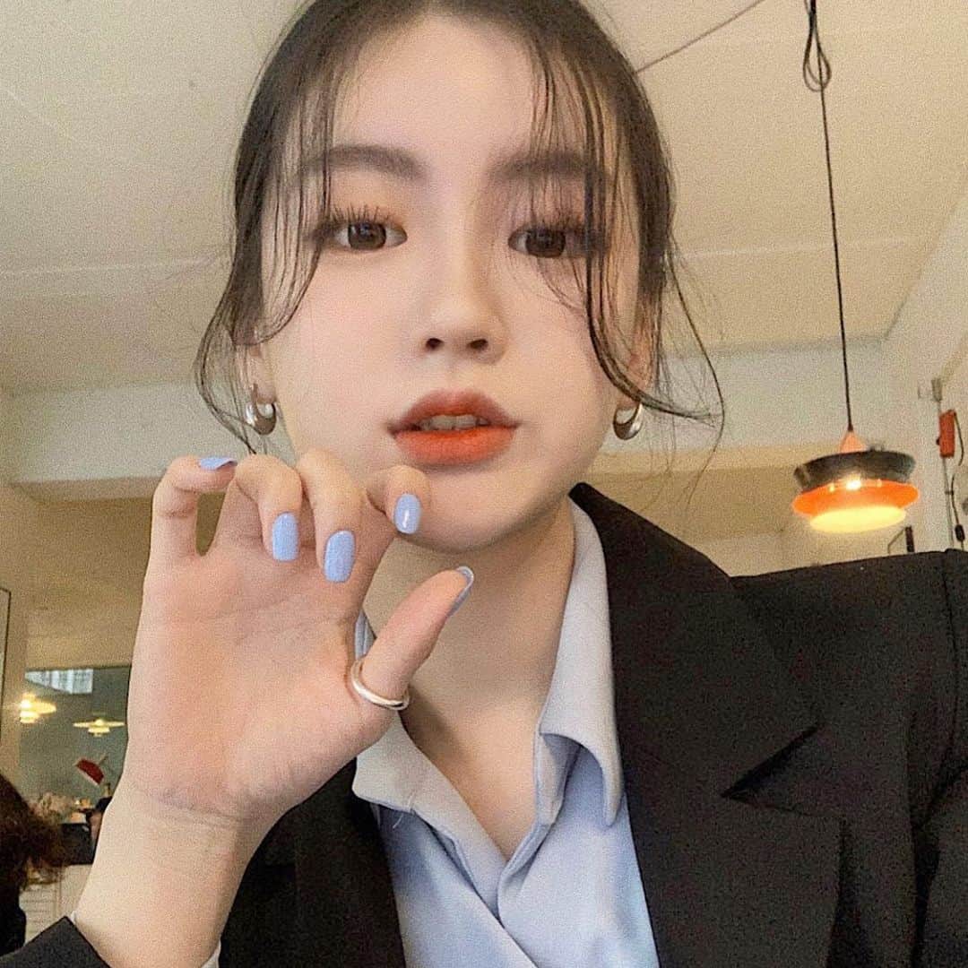 原涼香のインスタグラム：「顔まわりのカットはとても大切❣️ 韓国ぽい感じならぜひ おまかせくださいね( ◠‿◠ )ㅎㅎ ㅤㅤㅤㅤㅤㅤㅤㅤㅤㅤㅤㅤㅤ」