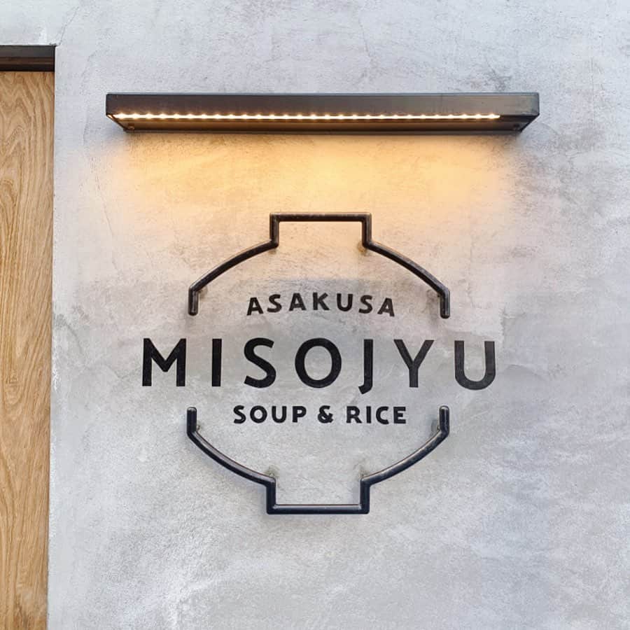 のインスタグラム：「\\ MISOGYU // . . . ボリューム感もあるし、 美味しいしで好きなお店.* . 豚汁頼んだのだけど、出汁が 染み込んだ大根が美味しすぎた。 . . . . #味噌汁専門店 #浅草グルメ #豚汁 #misojyu #tokyo #japan #instagood」