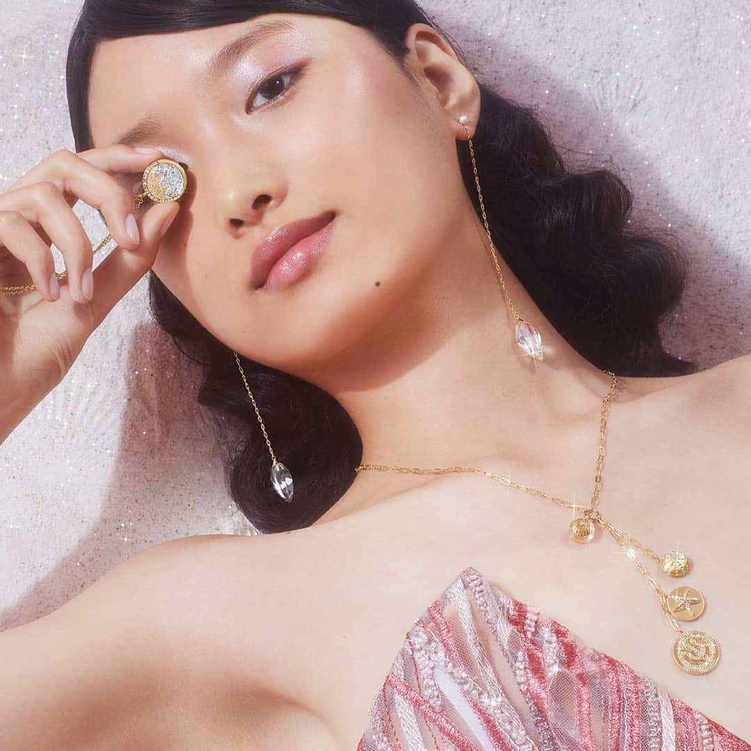 のインスタグラム：「You shine brighter through the prism of crystal. #SparkDelight」