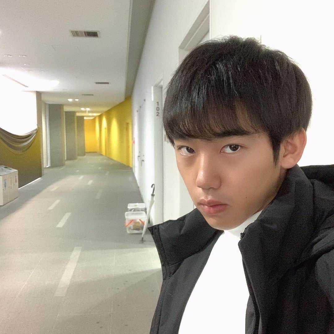 のインスタグラム：「現場なう コロナに負けてないよ ・ 広くて迷います 方向感覚で地理に負けました ・ #shooting #撮影 #役者 #俳優 #actor #大学 #自撮り #ドラマ #映画 #drama #movie #TV #テレビ #撮影中」