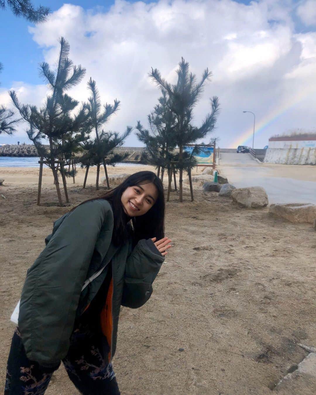 中尾萌那のインスタグラム：「虹！見えた！らっきー✌️😛 #淡路島」
