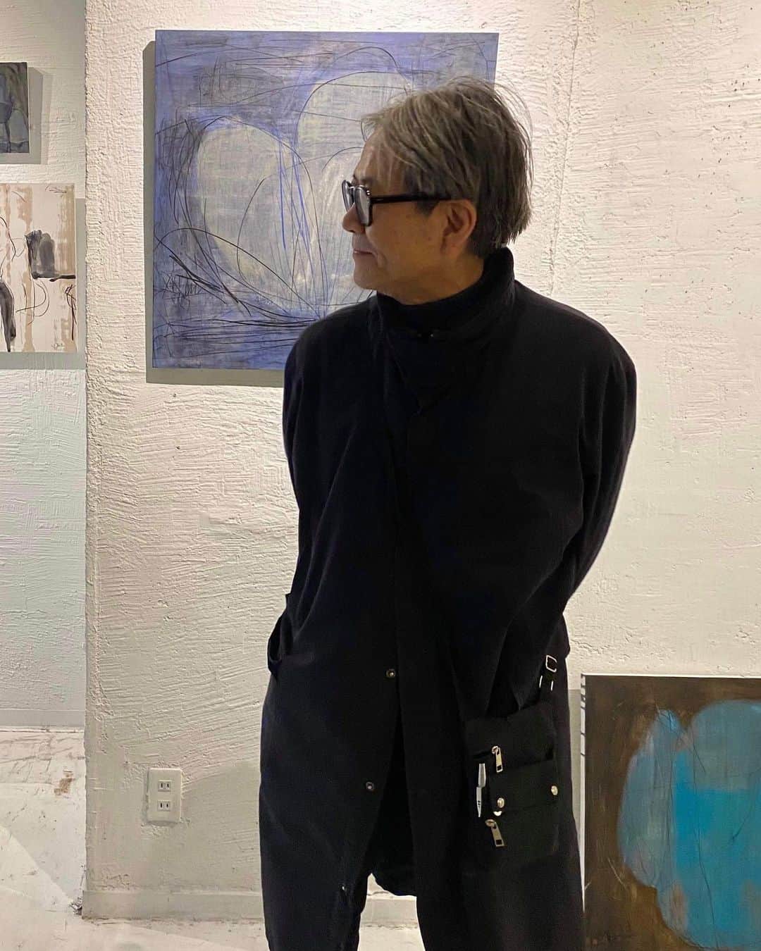 Uzo Hiramatsuさんのインスタグラム写真 - (Uzo HiramatsuInstagram)「「ギャラリー森田」にて… 絵の前で撮ってもらいました。 at #gallerymoryta #fukuoka#artwork#contemporaryart#abstractart#abstraction#painting#drawing」3月16日 17時55分 - uzo_hiramatsu
