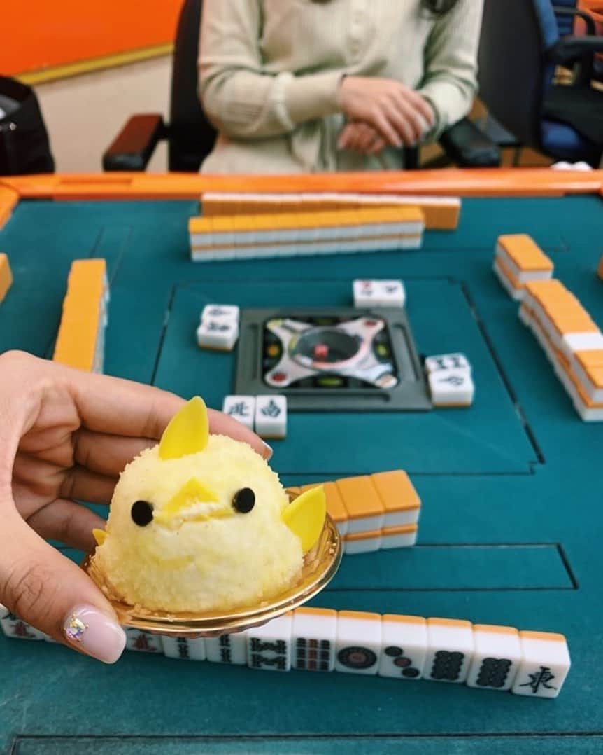わちみなみのインスタグラム：「雀荘行ったことなかったけど２日連続で打ちに行ってみた😂💕 鍛錬です🐤 麻雀たのしい！！ #雀荘 #わちみなみ」