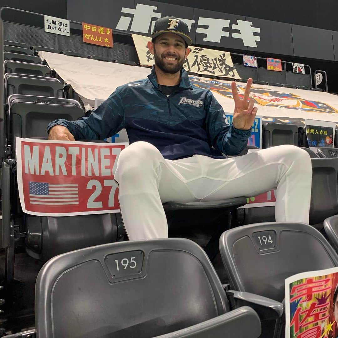 ニック・マルティネスのインスタグラム：「Thank you Fighters fans for finding a way to support us while we play these games in with out you!」