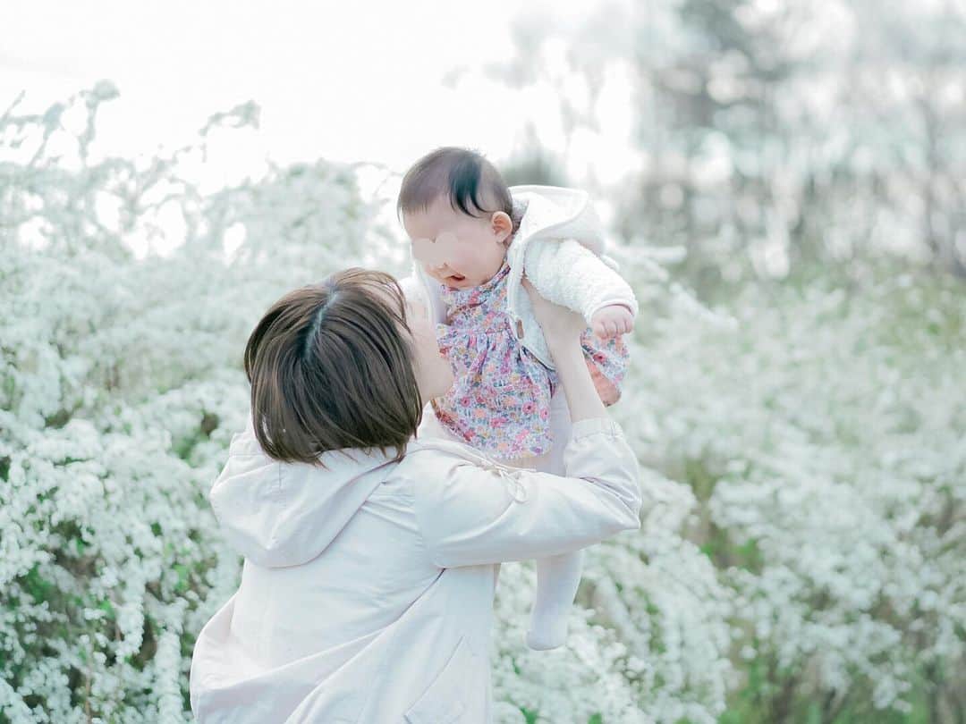 藤田可菜のインスタグラム：「new📷✨ 娘と桜を撮る日が待ちどおしい 早くあったかくなーれ。 #sonya7iii #zeiss55mm18」