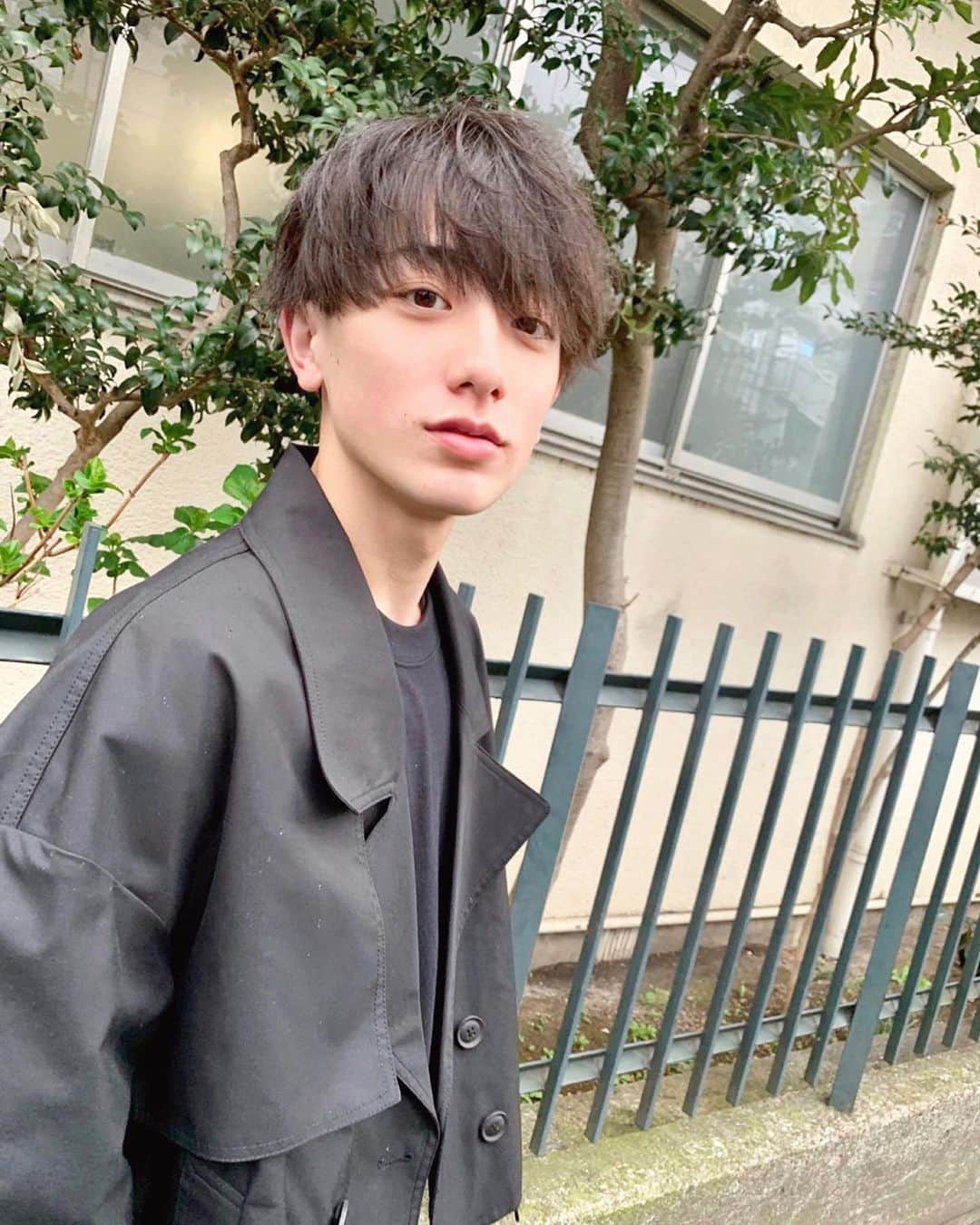 小西詠斗のインスタグラム：「いつもと違う髪型！  今週も頑張ろう👦🏻」