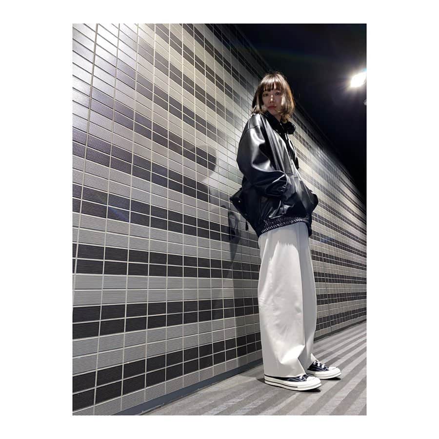 大友敏美のインスタグラム：「まだ寒いね🌬🌬 こないだのおしゃフーディーは @norda.jp 🖤 早く春めいてほしいなあ🌸🌸🌸 最近すみすみにハマってるんだけど誰かしてない？☺️🔥 #NORDA #フーディー #ootd #私服 #モノトーンコーデ #놀다 #좋아요 #오오티디 #패션 #옷스타그램 #すみすみ #アプリゲーム #投稿してなさすぎ←」