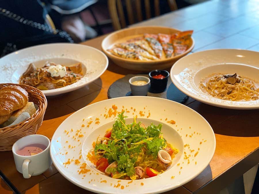 山下愛実（まなみるく）のインスタグラム：「lunch🍽 さくっとランチしよ〜っと言って気が付いたら3時間話してた🤭 . #ランチ#フレンチ#心斎橋ランチ #instafood#followｍe」
