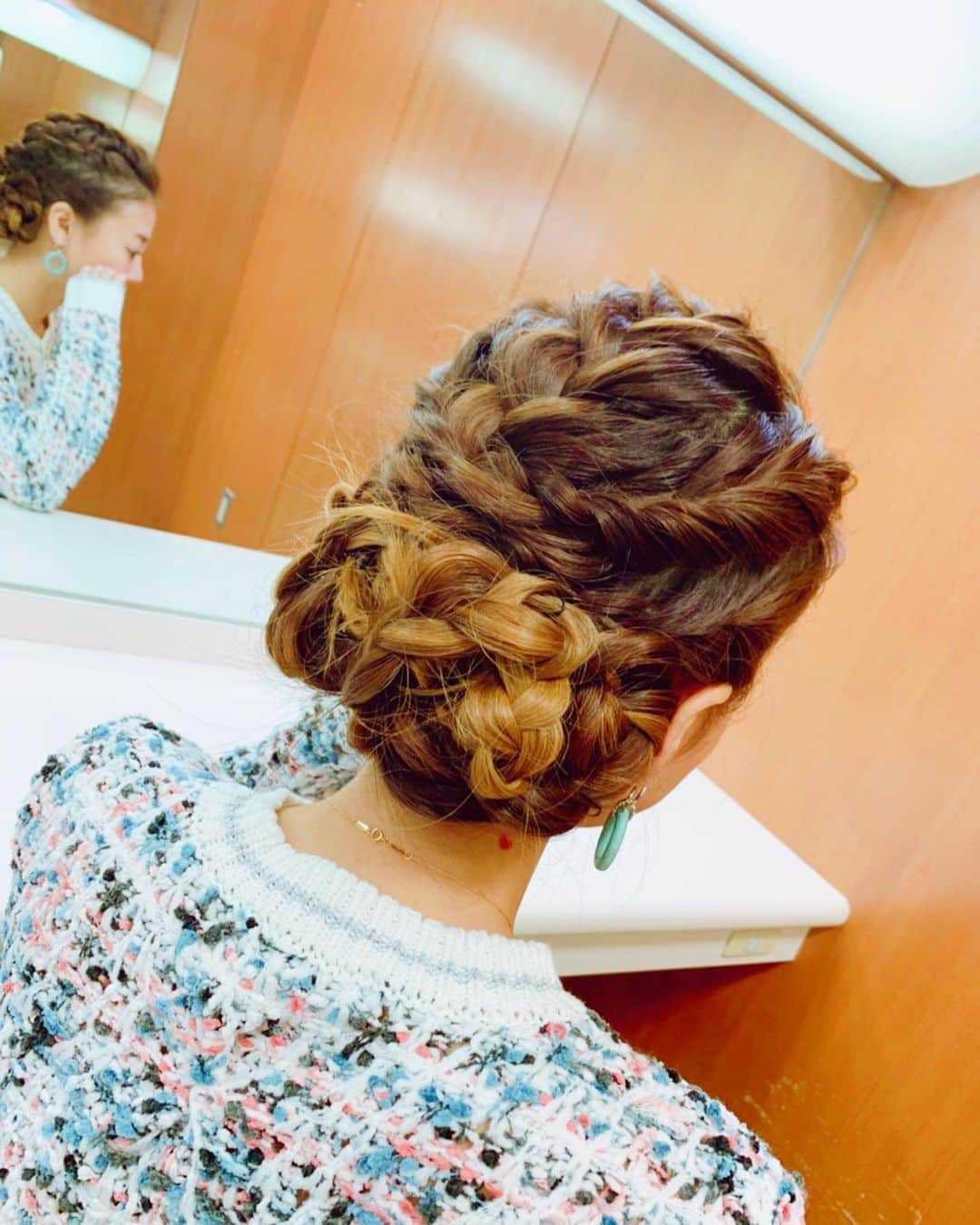 あびる優さんのインスタグラム写真 - (あびる優Instagram)「全身コーディネートとヘアーアレンジ😋🎉 衣装タグ付けしてます☺️🏷 ヘアーアレンジも可愛かった😘 #fashion#make#makeup#hair#hairmake#haircolor#hairstyle#hairarrange#メイク#メイクアップ#ヘアーメイク#ヘアーカラー#ヘアーアレンジ#ファッション#衣装」3月16日 18時22分 - yuabiru74