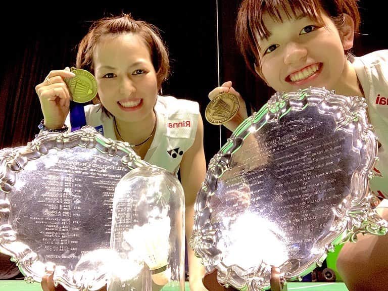 廣田彩花のインスタグラム：「. . 全英オープン110回記念大会で優勝することが出来ました！‬ ‪現地や日本からの応援届いてました😊 ‬たくさんのサポートありがとうございます！ また頑張ります！！！‬！ . . ウイニングシャトル… 福島先輩にあっち向いてほいで負けました😭 シャトル半分にしましょ。（笑） . . #yonex #勝ち飯 #cwx  #いつもありがとうございます」