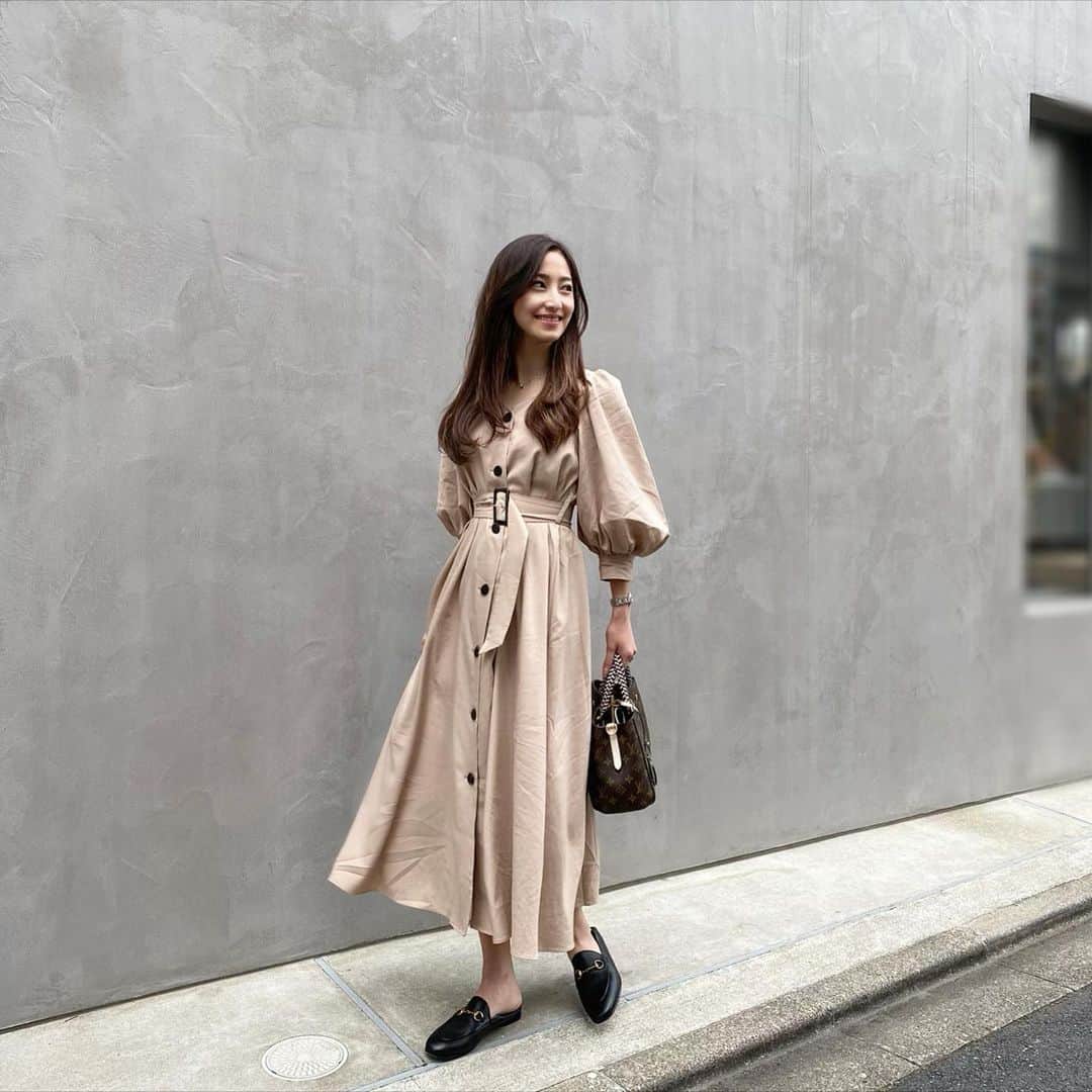 のインスタグラム：「． 着痩せ抜群なワンピ 大好きなのだ😎 @rienda_official のだよ❤️ ． デブ隠せる服が増えて 嬉しい反面 甘えがち🐷笑 ． #rienda #riendaアンバサダー #pr」