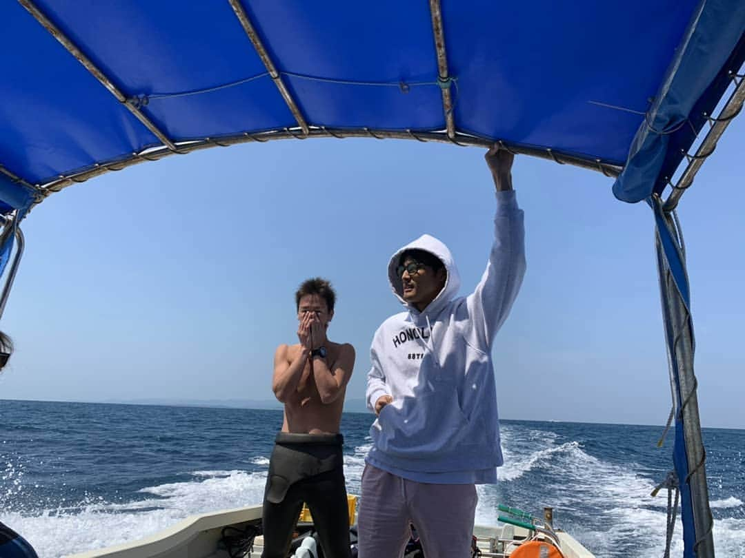 寺島速人さんのインスタグラム写真 - (寺島速人Instagram)「パーカーは@88teesofficial だけど石垣島。 一昨日3/14海開きしました。 今年も日本一長い夏の始まりだー！」3月16日 18時51分 - hayato_terashima