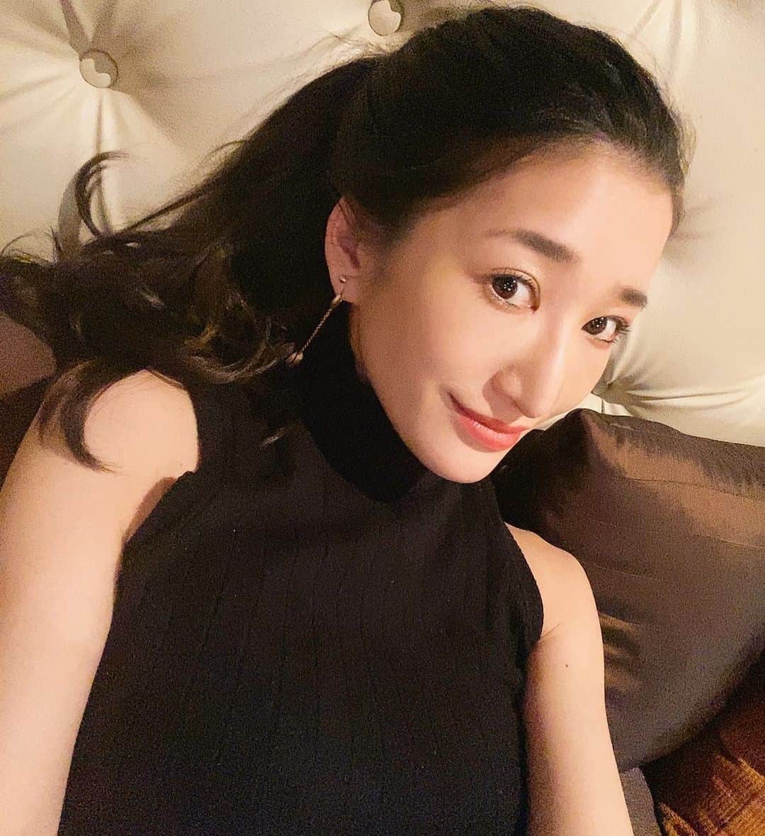 ELISAのインスタグラム：「ご無沙汰です〜  トイレットペーパー難民のELISA！ とっても元気です👍❤️！笑」