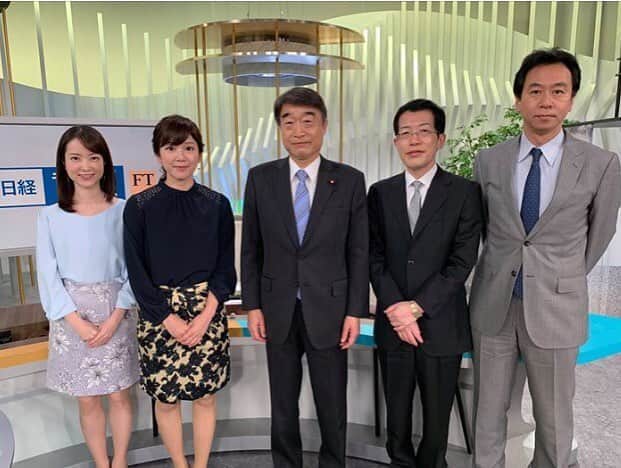 天明麻衣子のインスタグラム：「東日本大震災から9年、11日の日経モーニングプラスFT は、元復興大臣の根本匠衆院議員を迎え、復興のこれまでと今後の課題を聞きました。 福島浜通りにおけるロボットの研究開発拠点や巨大な 水素工場など、復興に向けた新産業の育成の話も伺うことができました。  震災翌年から仙台で働いていた身として、これからも復興を見守っていきたいです。  #bsテレ東 #日経モーニングプラスft #震災から9年 #311を忘れない」
