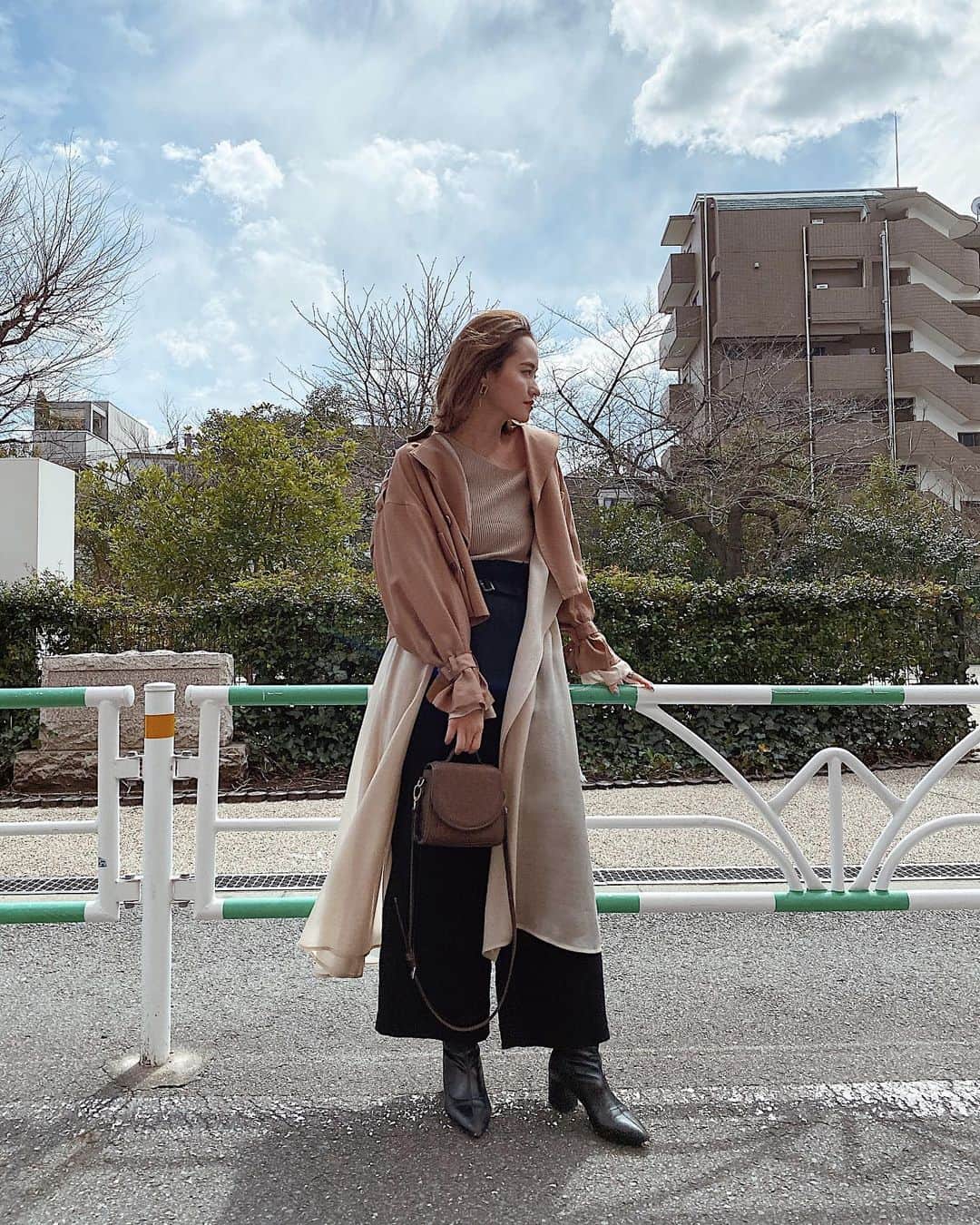 関本香里さんのインスタグラム写真 - (関本香里Instagram)「ㅤㅤㅤ この春わたしがリアルに買った MURUA私服コーデ。  ㅤㅤㅤ ✔︎2wayレイヤードトレンチコート price ¥14,190 size FREE ㅤㅤㅤ シアーな素材のガウンをレイヤード する事で今年らしい着こなしに。 別々で着れるのも嬉しいよね❤️」3月16日 20時30分 - kaori_sekimoto_